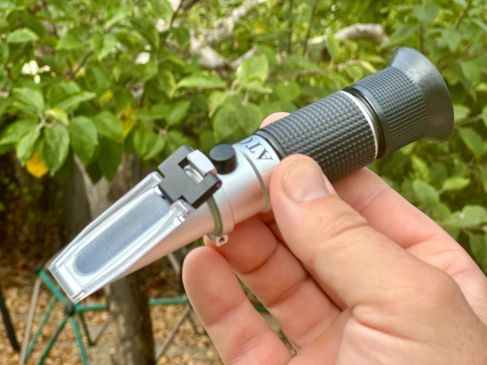 aichose Honey Refractometer for Honey Moisture, Brix and Baume, 3-in-1 Uses, 58-90% Brix Scale Range Honey Moisture Tester, with ATC customer photo 2