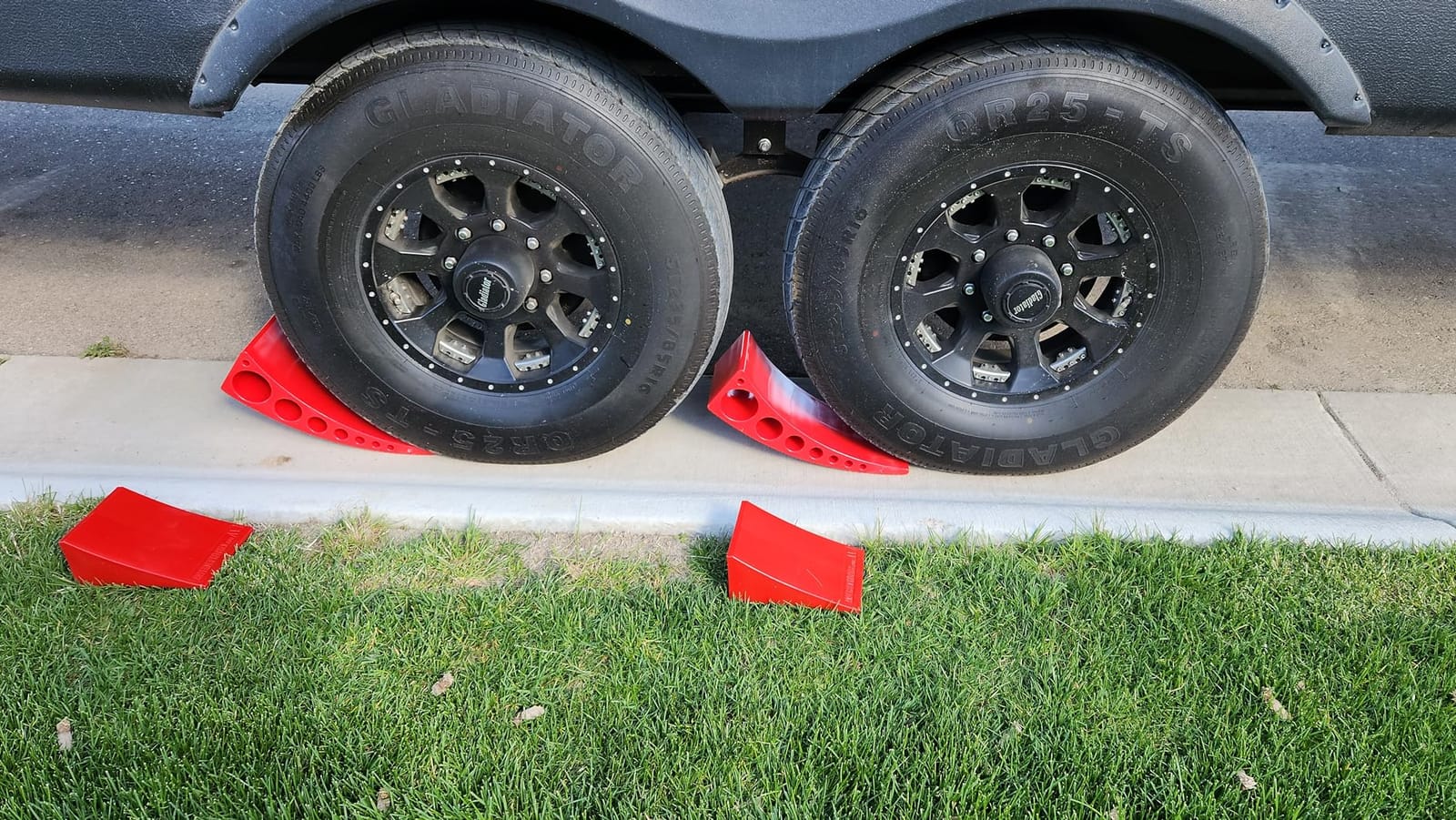 Andersen Hitches 2-Pack Camper Leveler Blocks for RVs and Trailers Up to 30000 lbs Precise 1/2 to 4 Inch Leveling Made in USA customer photo 2