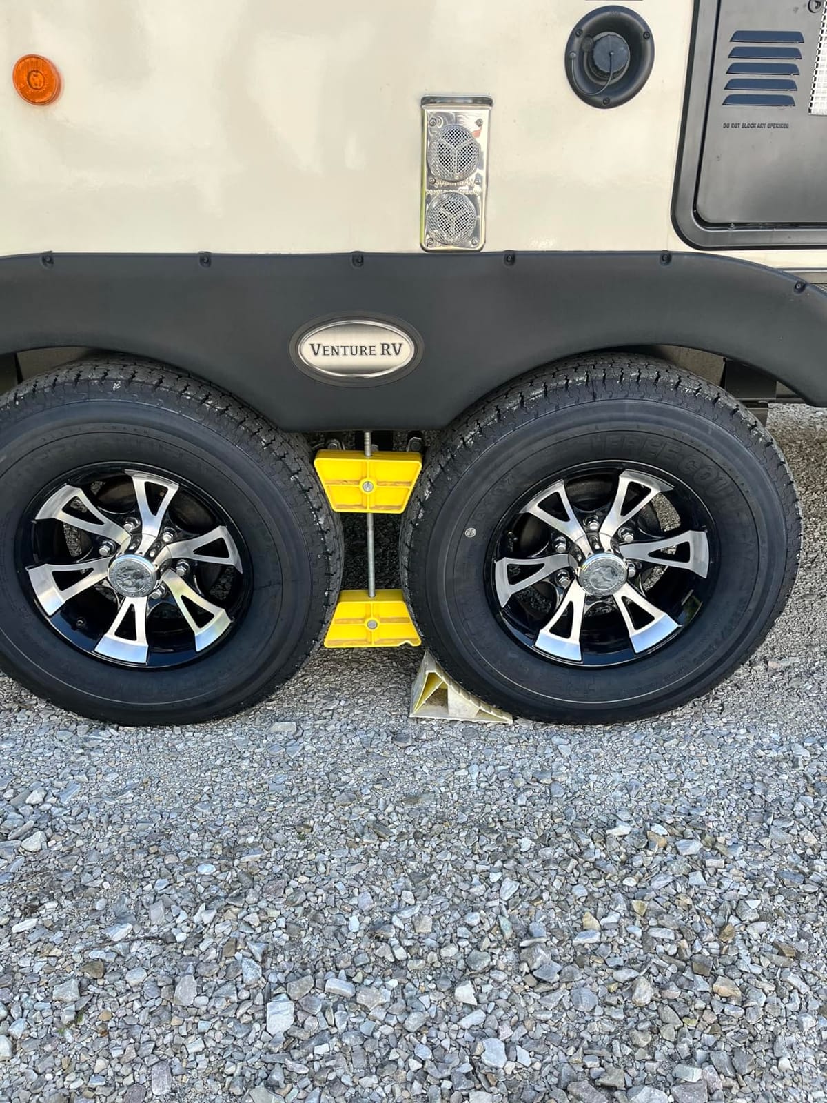 Free Country Grand Ride Set 4 Trailer Tires ST225/75R15 10 Ply Load Range E Steel Belted Radial w/Featured Scuff Guard customer photo 1
