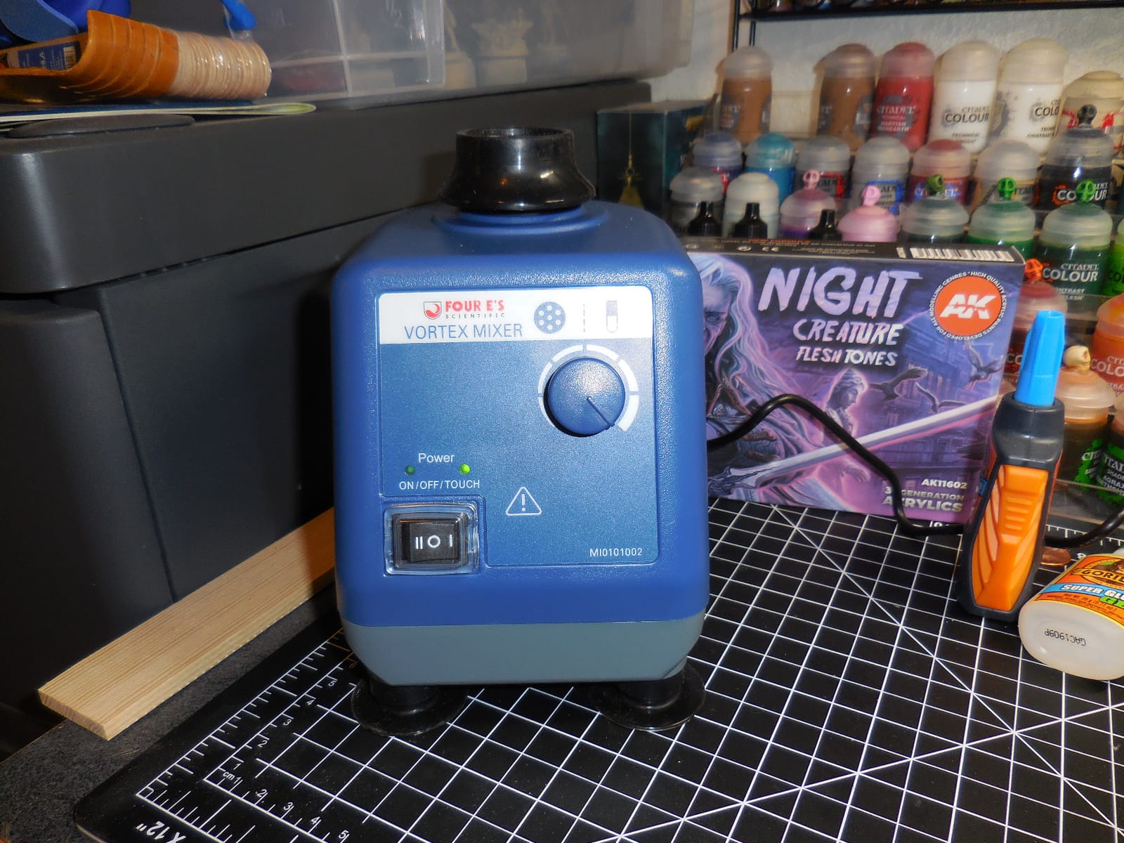 FOUR E'S SCIENTIFIC Vortex Mixer, Various Speed 0-3000rpm Paint Shaker | Touch & Continuous Function, Compact Benchtop Design, for Acrylic Paints, Inks customer photo 1
