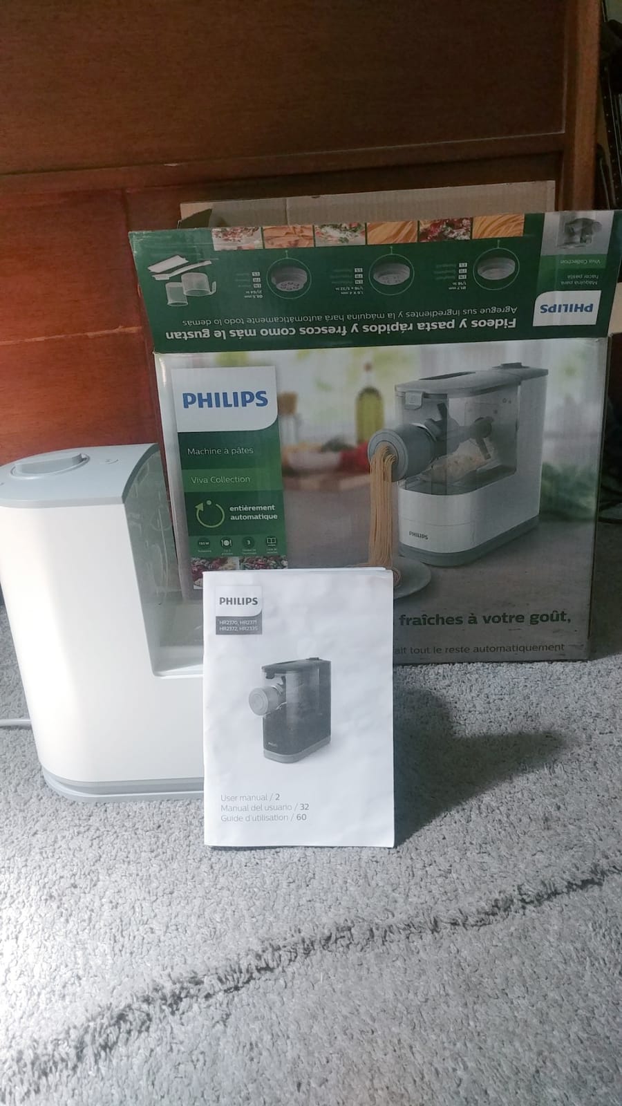 Philips Kitchen Appliances Compact Pasta and Noodle Maker, Viva Collection, Comes with 3 Default Classic Pasta Shaping Discs, Fully Automatic, Recipe Book, Small, White (HR2370/05) customer photo 2