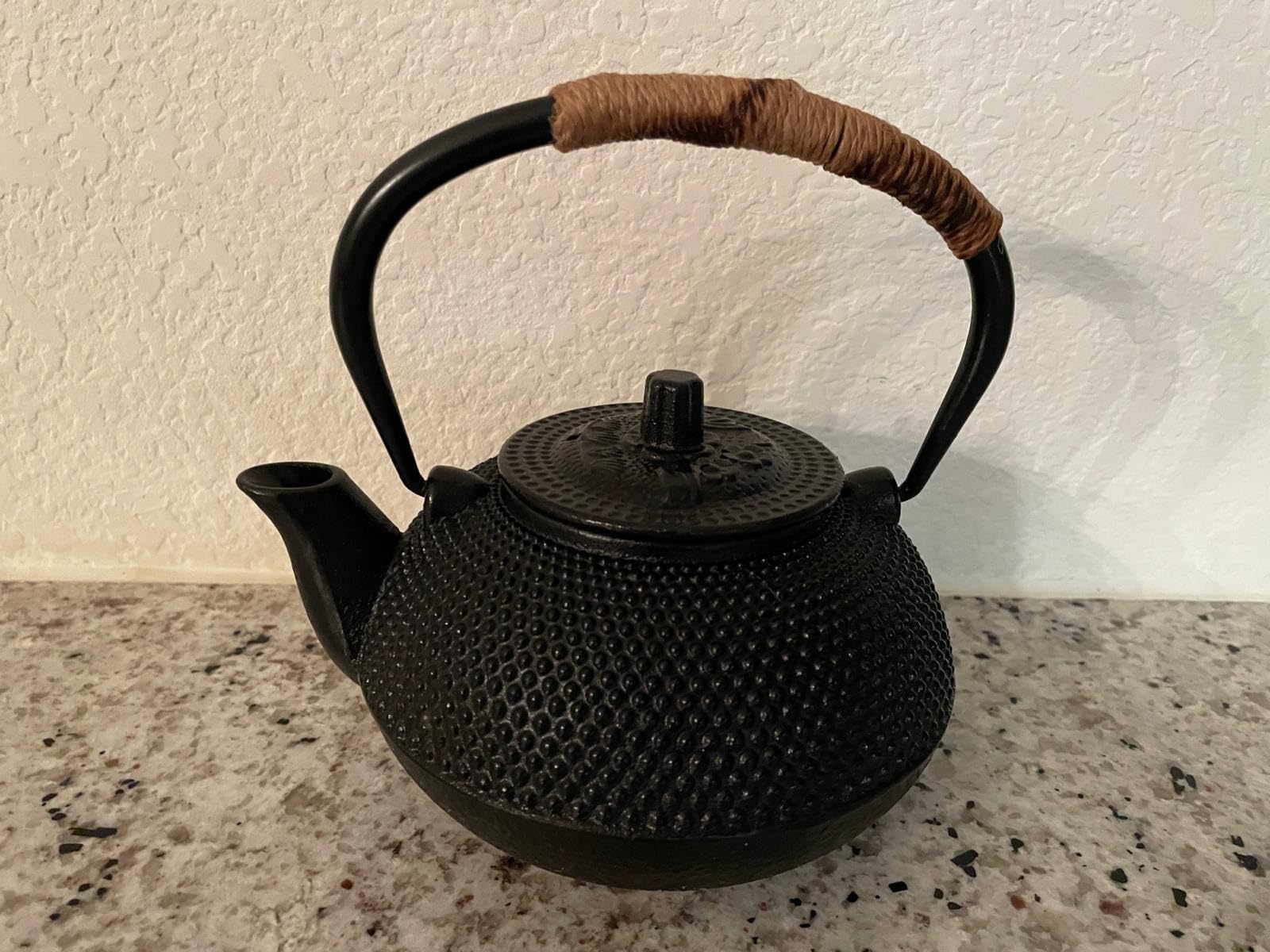 suyika Japanese Tetsubin Cast Iron Teapot Tea Kettle pot with Stainless Steel Infuser for Stovetop Safe Coated with Enameled Interior 22 oz/650 ml customer photo 1