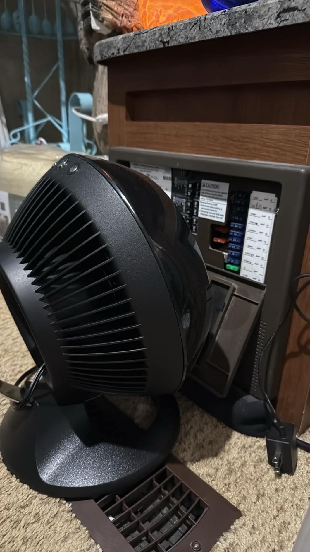 Vornado 560 Medium Air Circulator Floor Fan, 4-Speed, Quiet Fan for Bedroom, Office, Dorm Room, with Chrome Glide Bar Adjustable Tilt, Electric Cooling Fan, Black customer photo 1