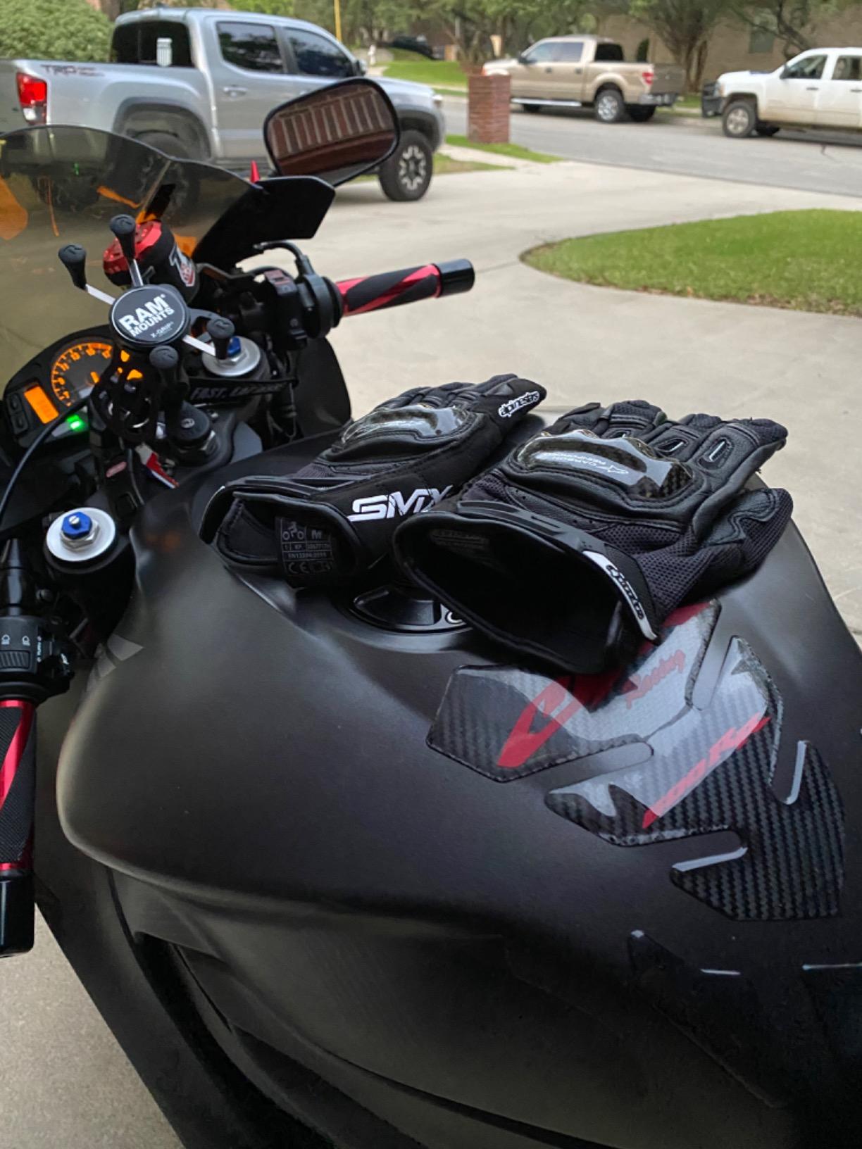 Alpinestars SMX-2 Air Carbon V2 Gloves - Black, Full-Grain Leather & 3D Mesh, Carbon Knuckle Protection, Touchscreen Compatible, Pre-Curved Design customer photo 1