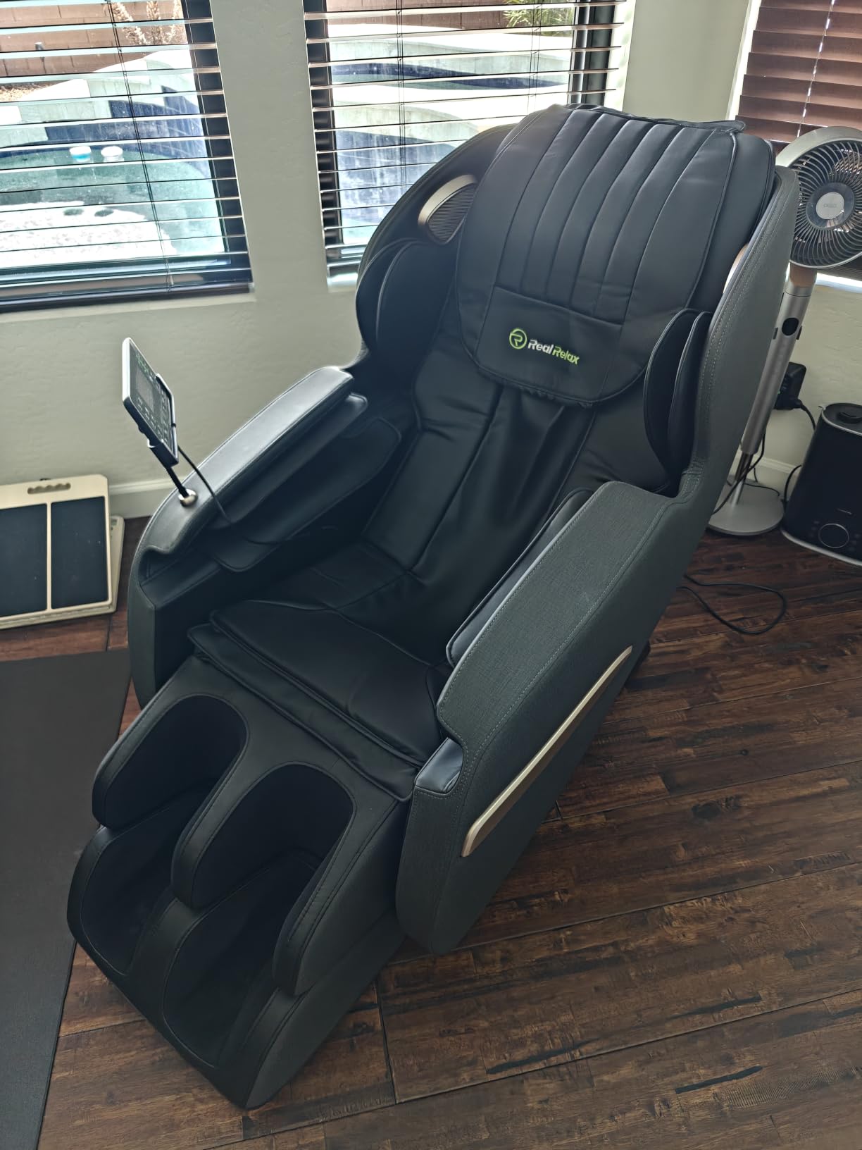 Real Relax 2026 SL-Track Massage Chair, Recliner Full Body Zero Gravity | 8 Auto Modes and Upgraded LCD Screen, Added Voice Broadcast, Headrest Cushion, Child Lock and Pause Button customer photo 1