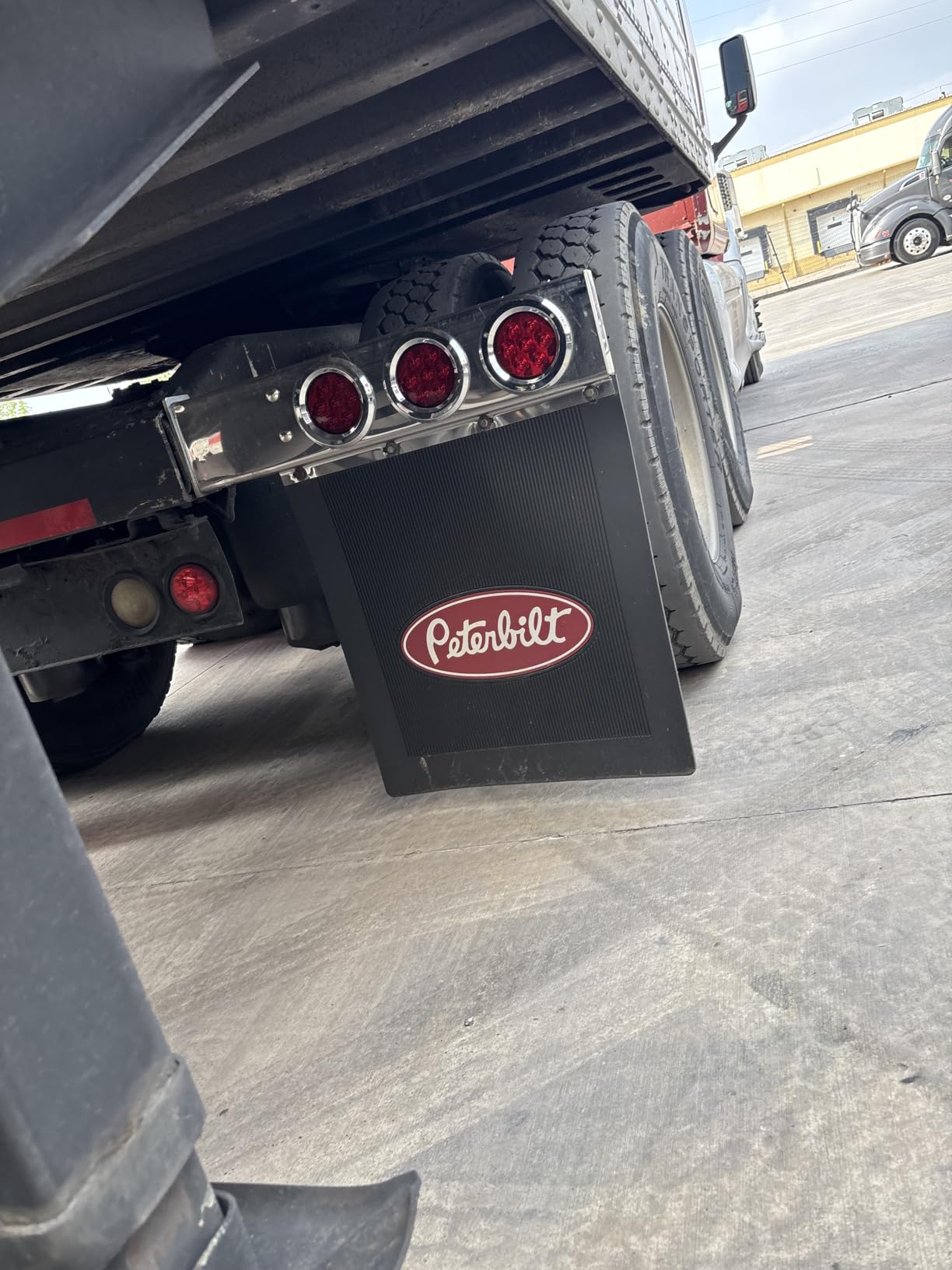 Peterbilt Motors 24