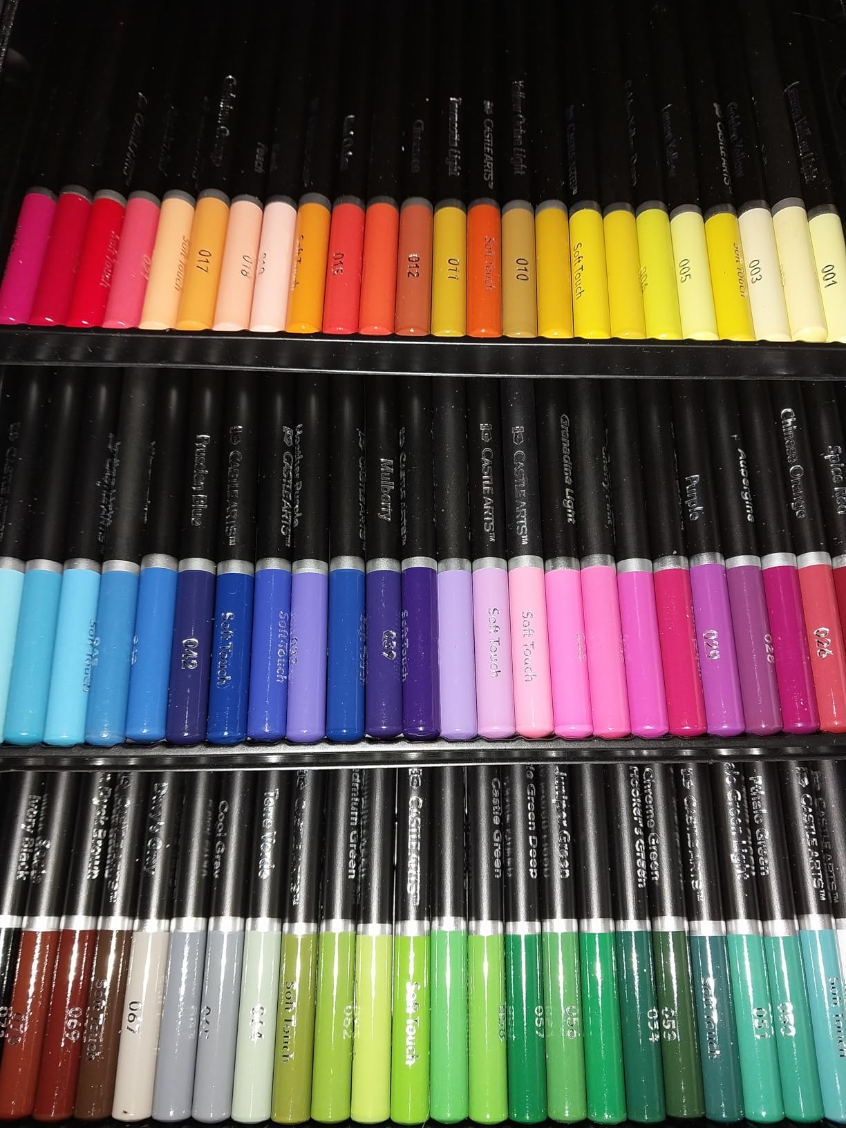 Castle Art Supplies Colored Pencils Set | 72 Premium Soft Core Colored Leads for Adult Artists | Organized in Presentation Tin Case customer photo 1