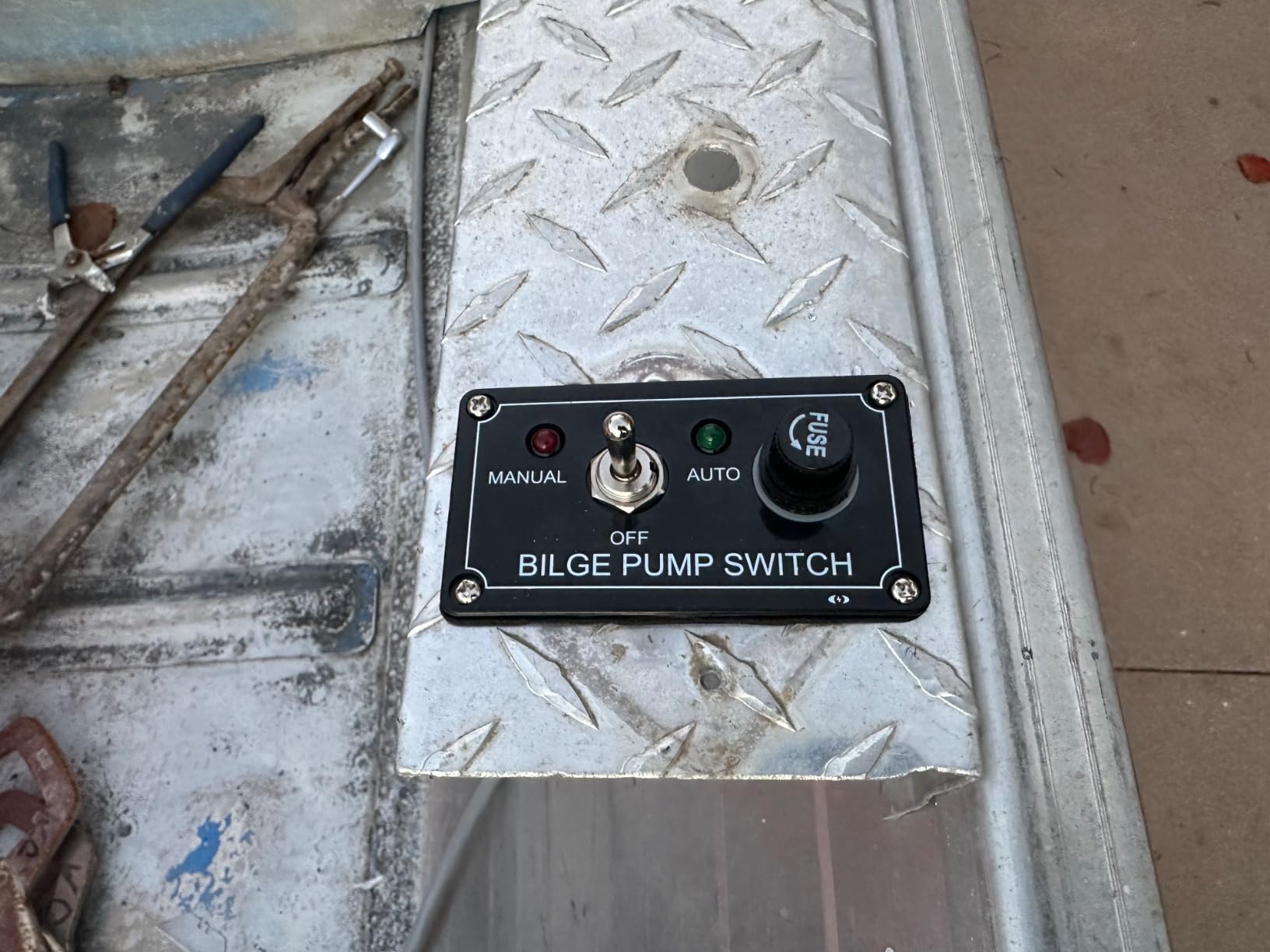 OASIS MARINE Automatic Bilge Pump with Built-in Float Switch 750 GPH 12V Water Removal Pump, Stainless Steel Shaft, Snap-Lock Strainer Base, Quiet Operation, 3/4