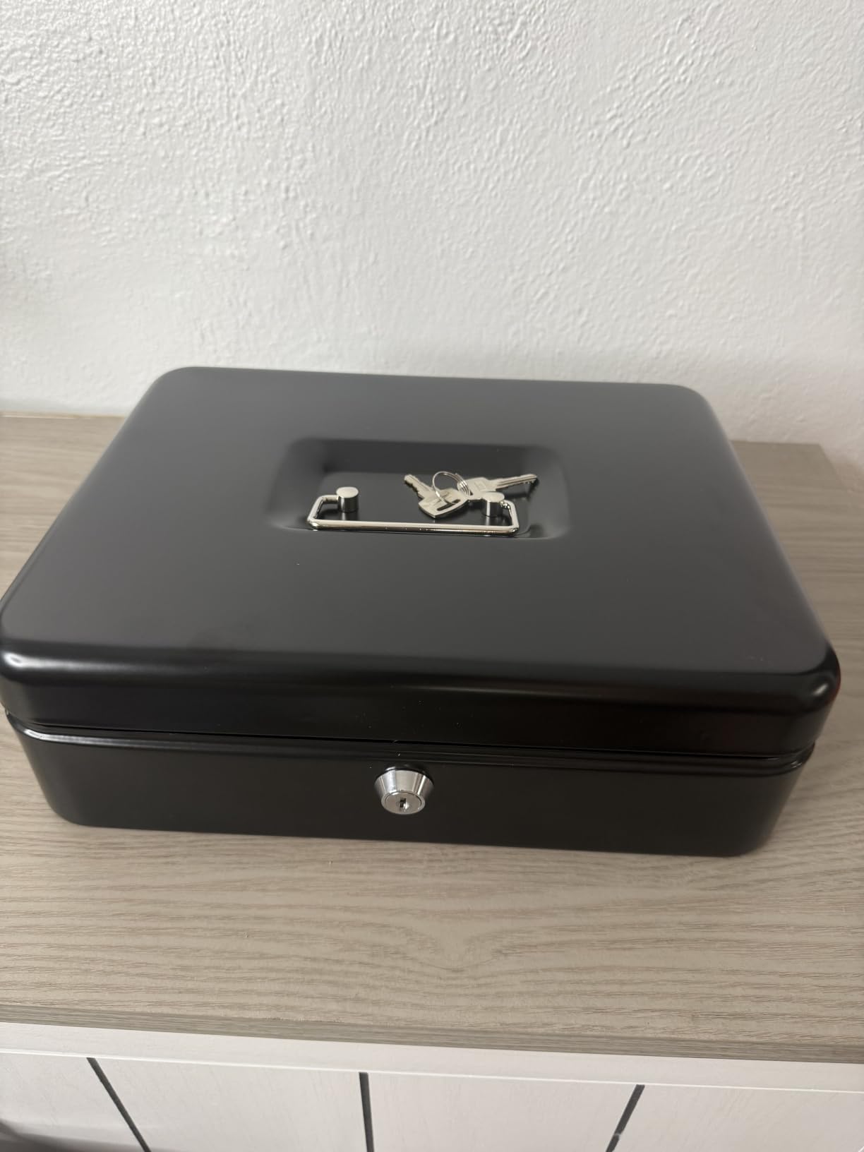 Jssmst Cash Box with Key Lock - 0.9mm Thick Metal Money Box for Garage Sales, Yard Sales and Petty Cash, Portable Cash Drawer with Coin Tray & Spill-Proof Foam Coin Cover, 4 No-Pinch Bill Clips,11.8'' customer photo 1