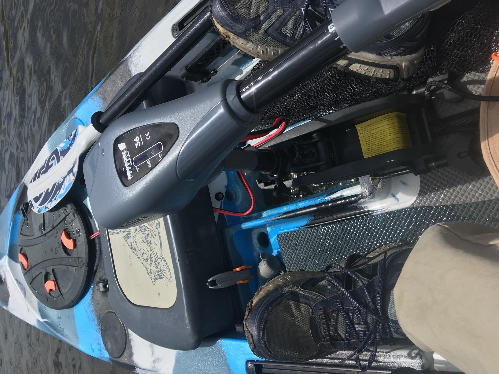 Newport Kayak Series 36lb Thrust Transom Mounted Saltwater Electric Trolling Motor w/LED Battery Indicator (24