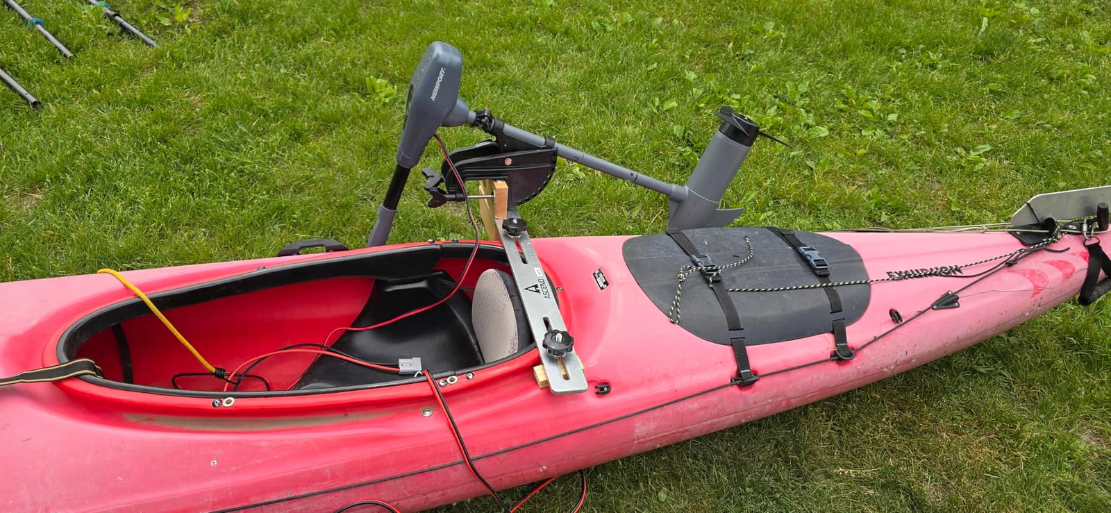 Newport Kayak Series 55lb Thrust Transom Mounted Saltwater Electric Trolling Motor w/LED Battery Indicator (24