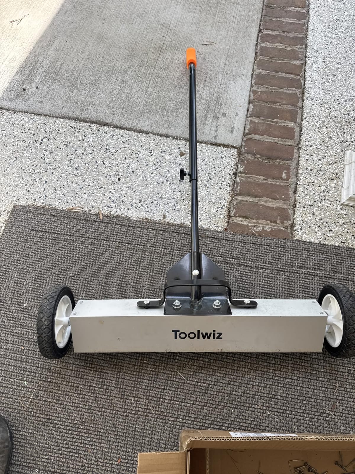 Toolwiz Magnetic Sweeper with Wheels 24-Inch Wide, 33 Lb Capacity Quick Release, Large Magnet Pickup Lawn Sweeper, Roofing Tools, Telescoping Holder and Quick Release Latch customer photo 1