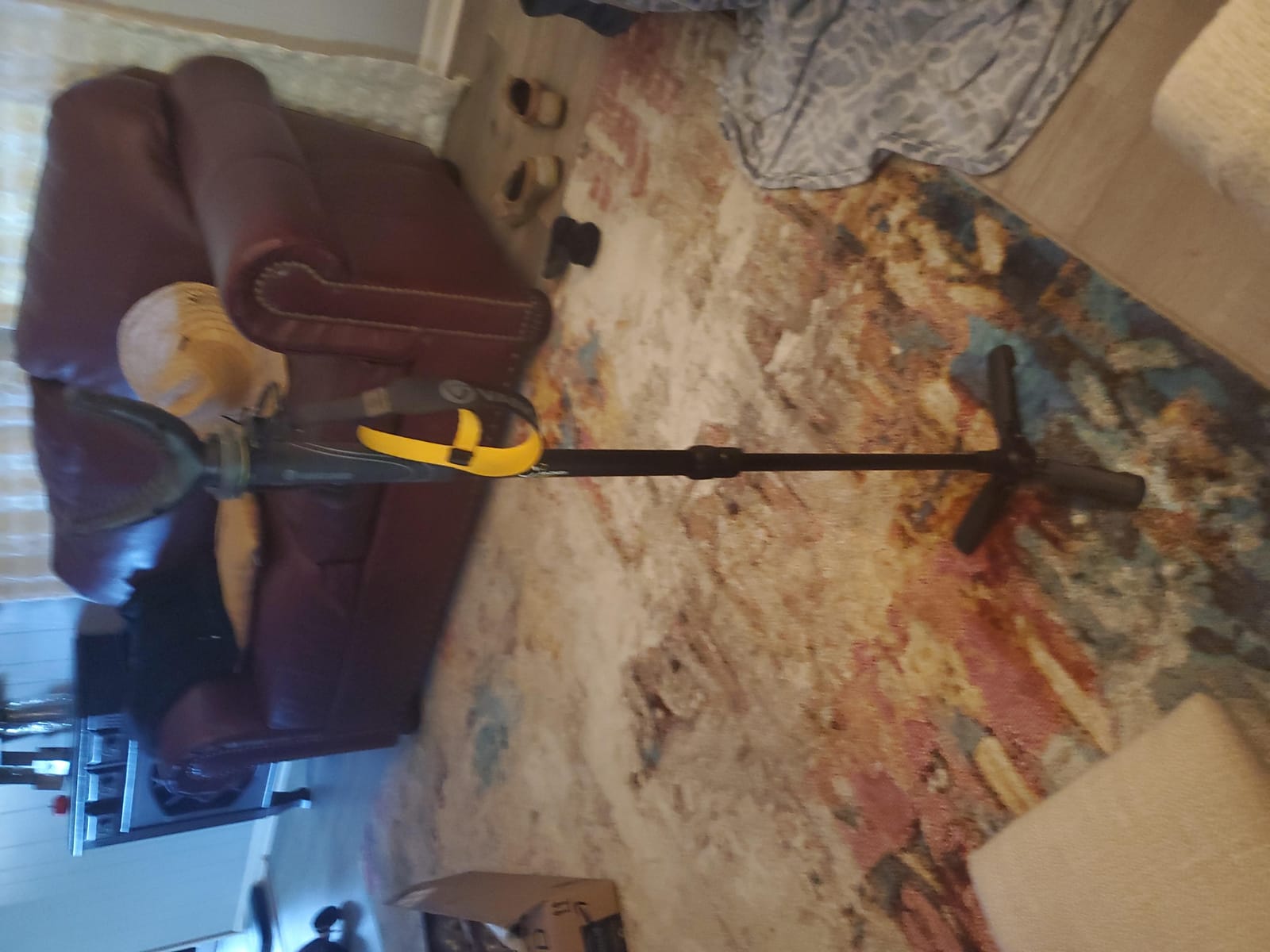 Vanguard VEO 2 AM-234TU Shooting Stick, Tri-Stand Base with Ball Joint, Rotating and Removeable U Shaped Yoke, Gray customer photo 1