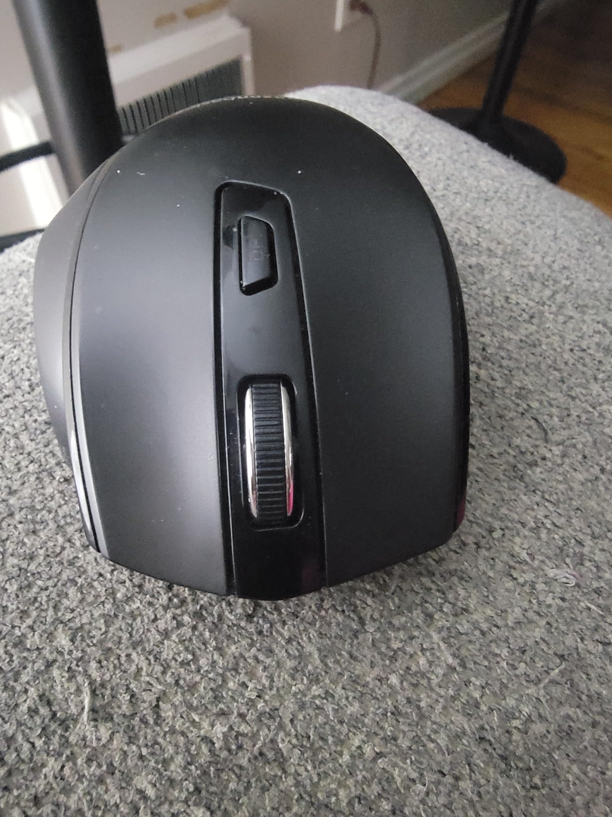 Amazon Basics Portable Wireless Computer Mouse, Ergonomic, 2.4 GHz Optical, DPI Adjustable, Easy to Use, Compatible With PC, Mac, Laptop, Black customer photo 1