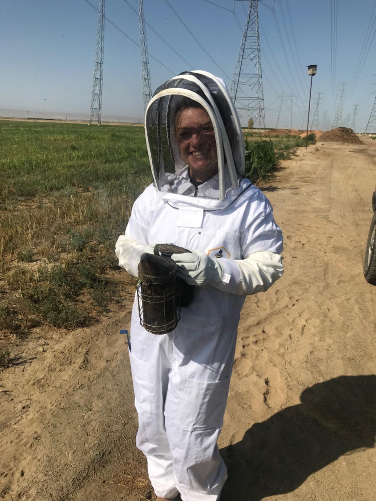 Professional Bee Suit with Gloves, Premium Cotton Beekeeper Suit with Detachable Fencing Veil & Goatskin Bee Gloves (2XL) customer photo 2