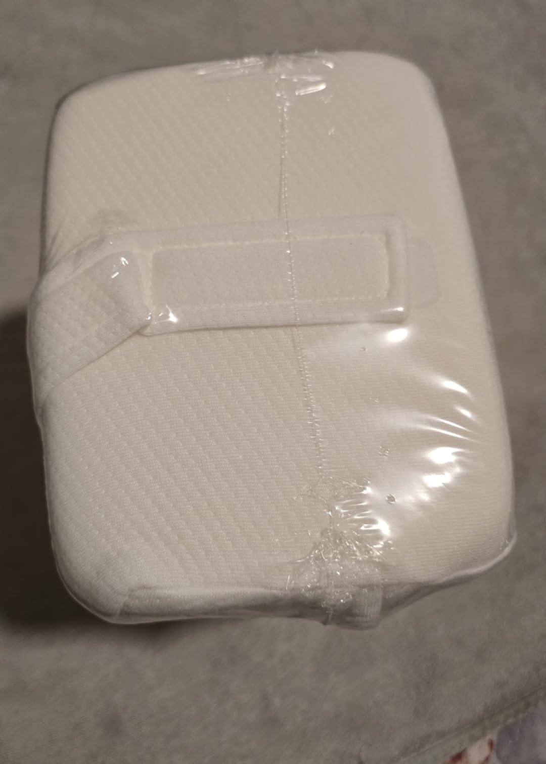 Everlasting Comfort Memory Foam Knee Pillow for Side Sleepers - Sciatica Pain Relief Pillow, Removable Strap Support - Leg Pillows for Sleeping Alignment, Knees, Back & Hip Cushion customer photo 2