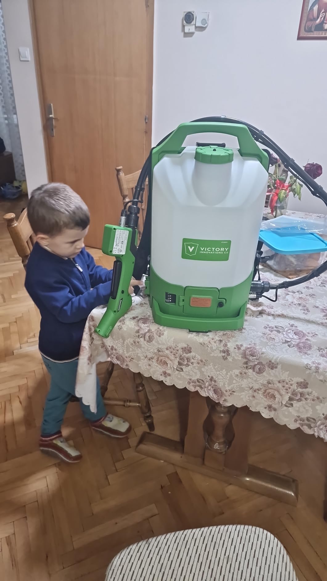 Victory Innovations Cordless Electrostatic Backpack Sprayer Machine for disinfectants, sanitizer, Cleaning, Green, VP300ES customer photo 2