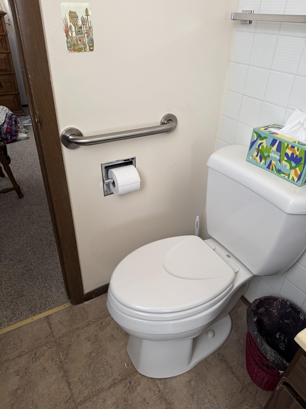 Amazon Basics Bathroom Handicap Safety Grab Bar, 24-inch Length, 1.25 Inch Diameter, Shower, 500LBs Capacity, ADA Compliant, Stainless Steel customer photo 2