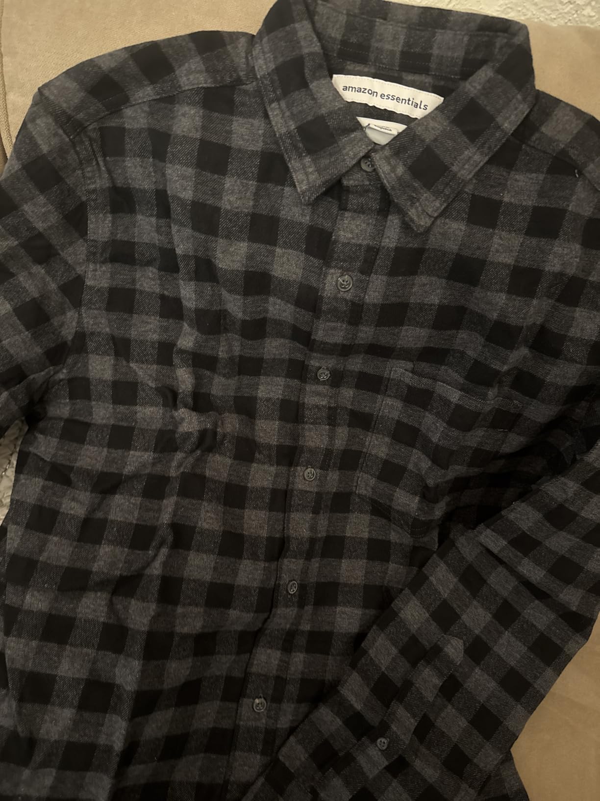 Amazon Essentials Men's Regular Fit Long-Sleeve Flannel Shirt, Soft Brushed Cotton, Lightweight yet Warm customer photo 1