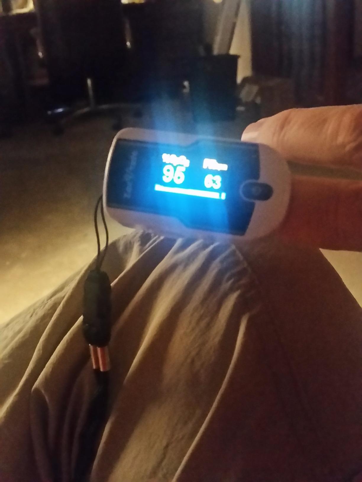 Zacurate 500E-B Wireless Bluetooth Fingertip Blood Pulse Oximeter Monitor with FREE App, SpO2, Heart Rate, Plethysmograph, and Perfusion Index Finger Oxygen Sensor Meter customer photo 1