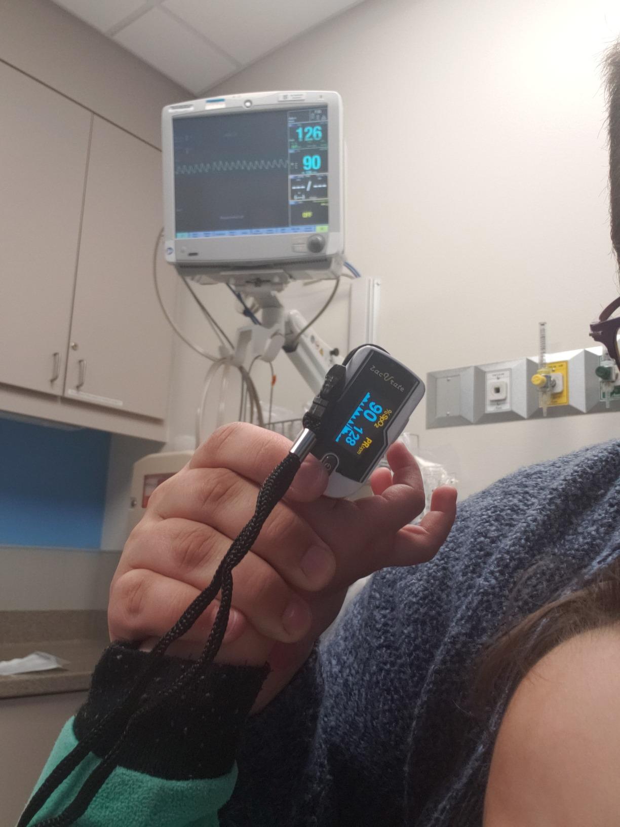 Zacurate 500E-B Wireless Bluetooth Fingertip Blood Pulse Oximeter Monitor with FREE App, SpO2, Heart Rate, Plethysmograph, and Perfusion Index Finger Oxygen Sensor Meter customer photo 2