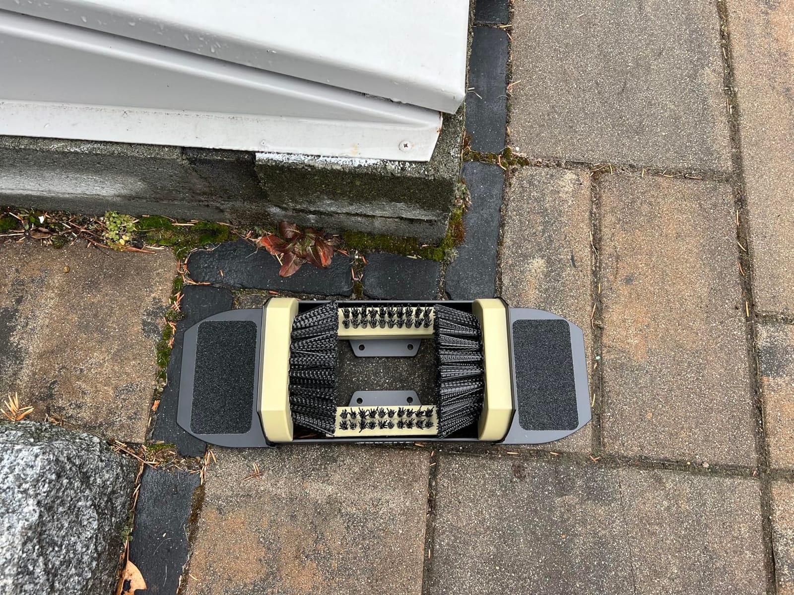 Jobsite Boot Scrubber - Outdoor Shoe Scraper Cleaner Brush - Extra Wide customer photo 1