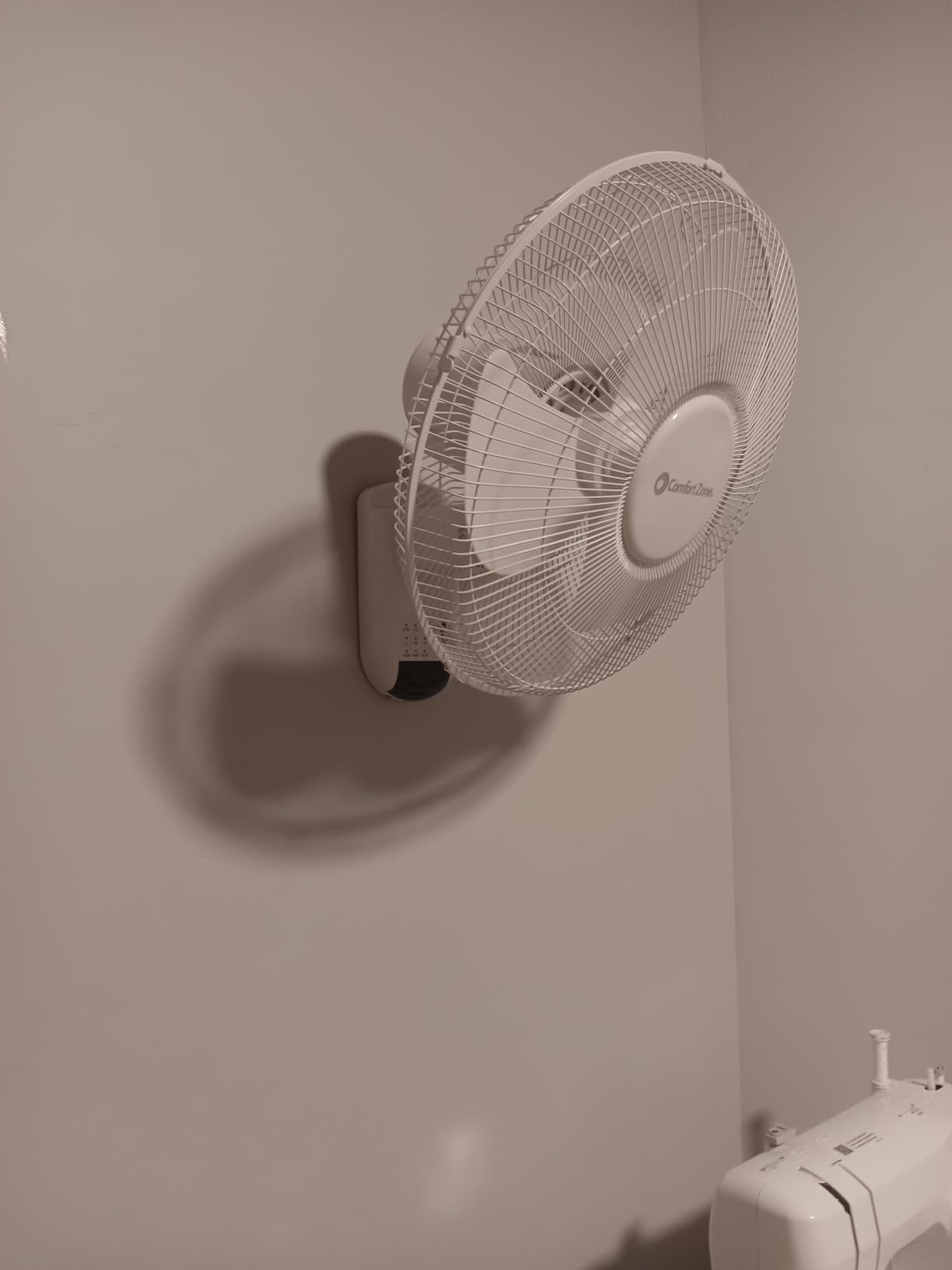 Comfort Zone Oscillating Wall Mount Fan with Remote Control, Timer, Auto Shut Off, Adjustable Tilt, Quiet, 16 inch, 3 Speed, Ideal for Home, Bedroom, Gym & Office, Airflow 14.07 ft/sec, CZ16WR customer photo 2