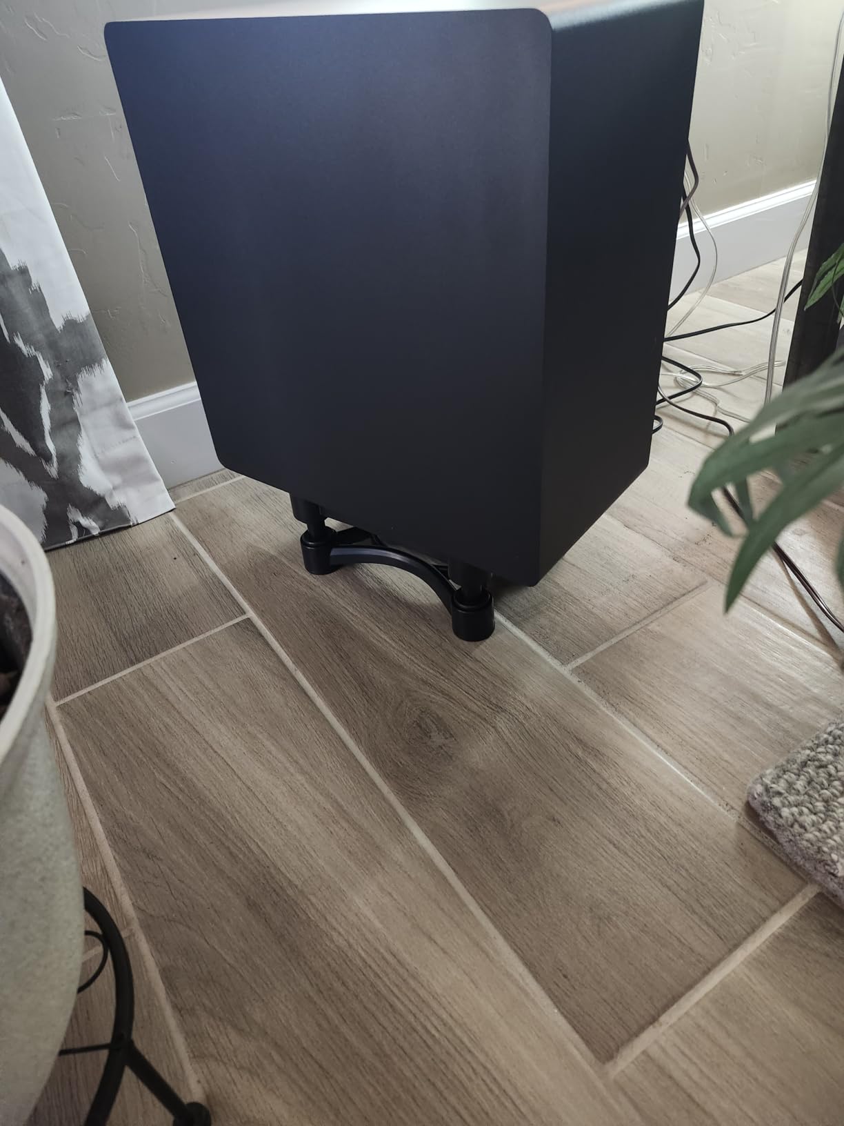 IsoAcoustics Iso-200Sub Subwoofer Isolation Stand (Single, New Model) customer photo 1