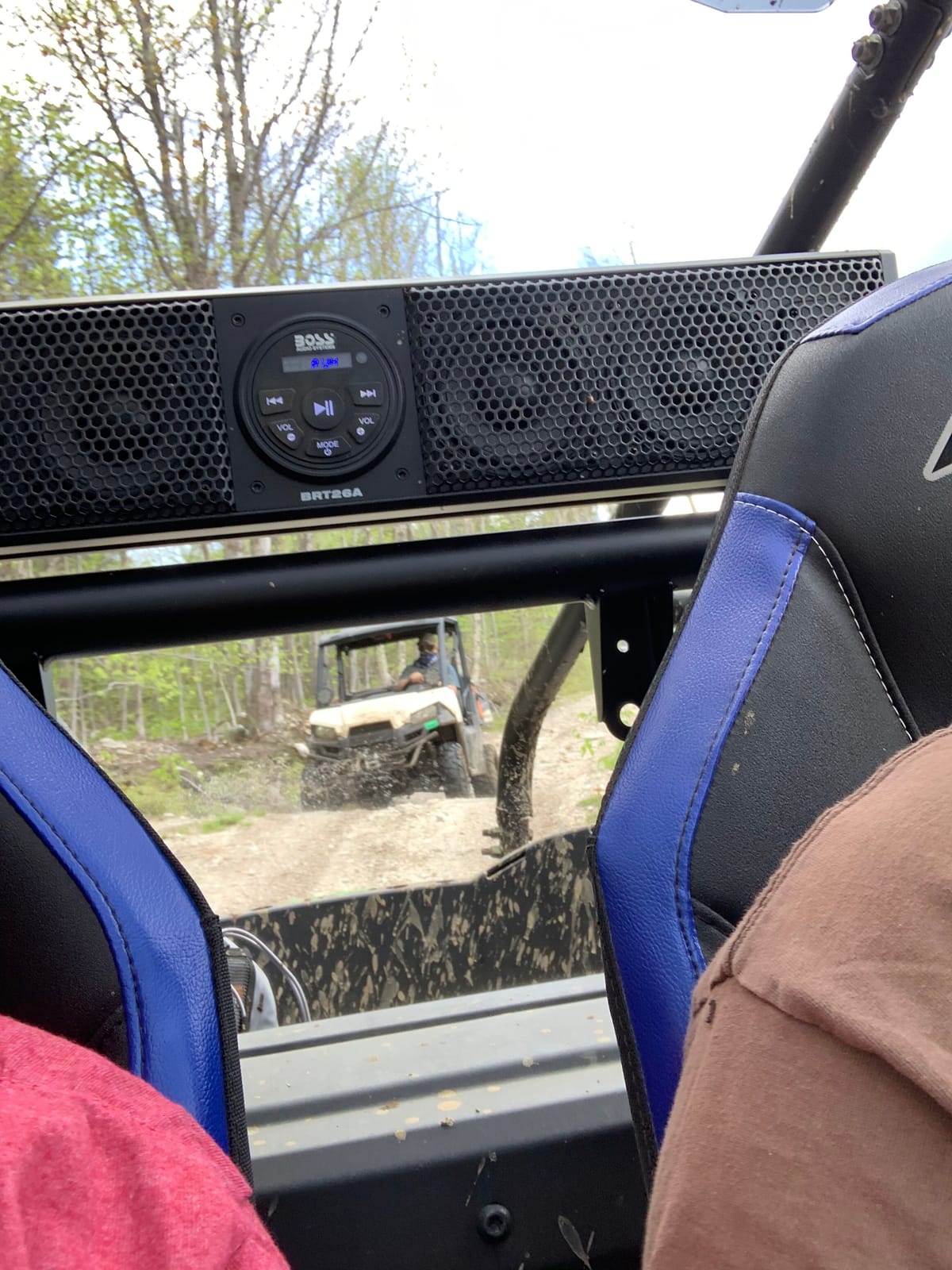 BOSS Audio Systems BRT26A ATV UTV Sound Bar - 26 Inch Wide, 4 Inch Speakers, 1 Inch Soft Dome Tweeters, Full Range, IPX5 Weatherproof, Bluetooth, Built-in Amplifier, Golf Cart Compatible customer photo 1
