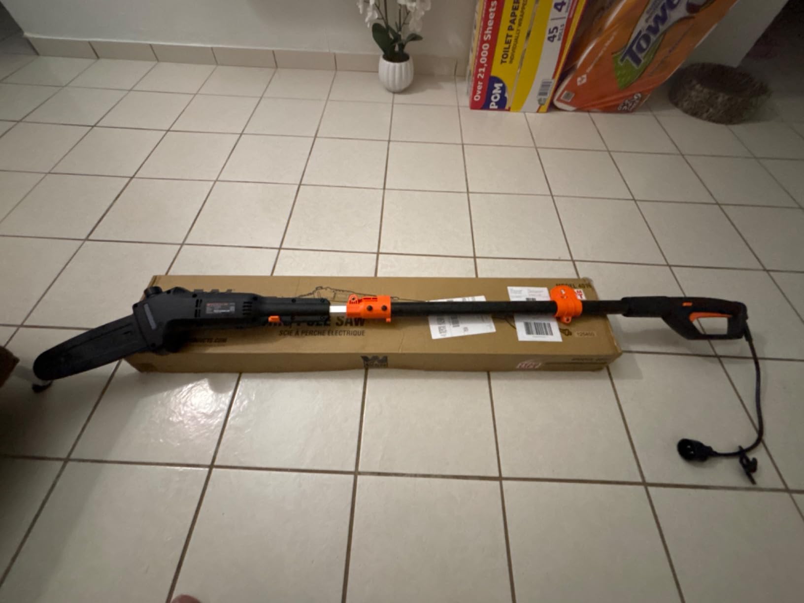 WEN 4019 6-Amp 8-Inch Electric Telescoping Pole Saw, Corded Electric - Black & Orange customer photo 1