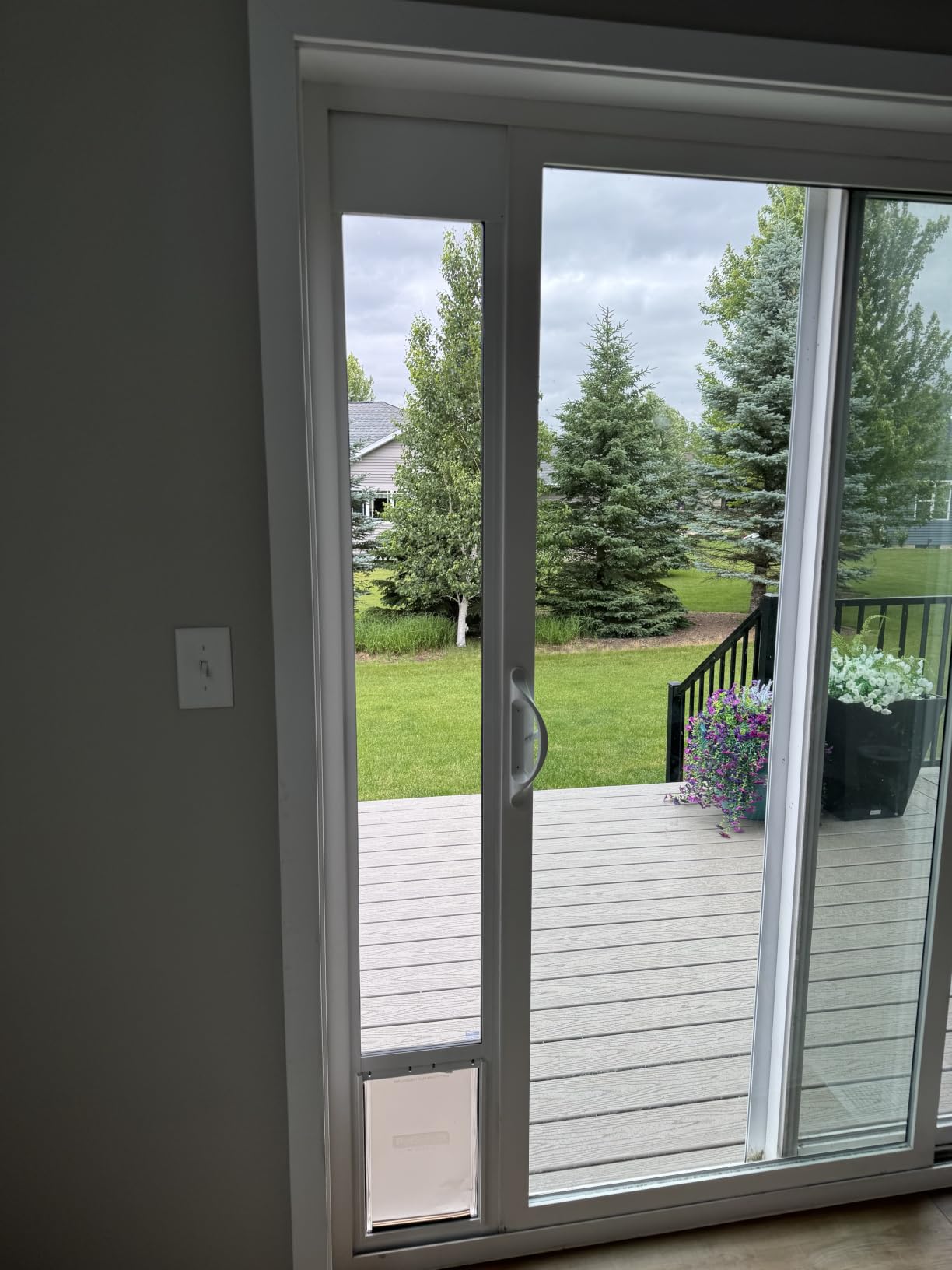 PetSafe Sliding Glass Pet Door, 1 Piece, XL Dogs to 220 lb, White customer photo 1