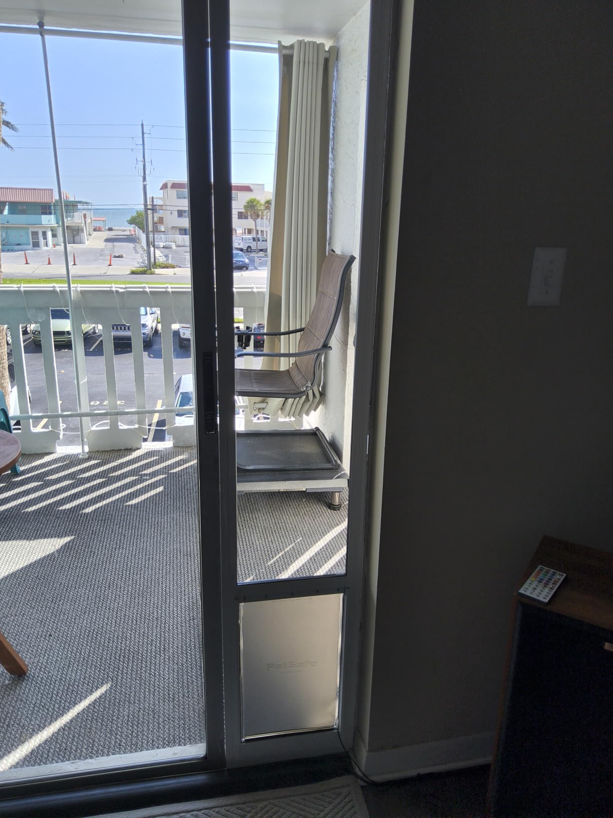 PetSafe Sliding Glass Pet Door, 1 Piece, XL Dogs to 220 lb, White customer photo 2