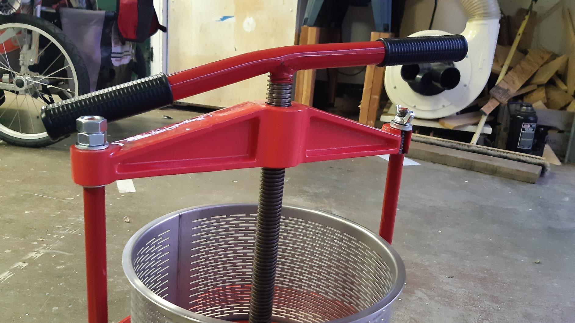 Fruit Wine Press 2.38 Gal - Heavy-duty T-Handle & Cross-beam, Stainless Steel Juice Maker for Apple, Grape, Home Brewing customer photo 2