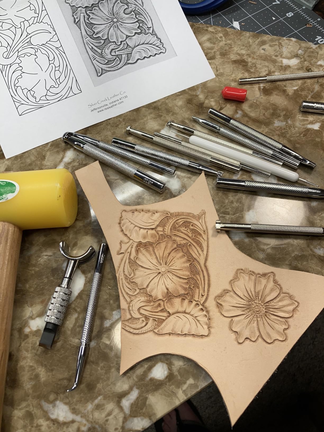 Realeather Leather Stamps Tool Set for Leather Crafting, 10 Stamping Tools, Sheridan Style Stamp Set I customer photo 2
