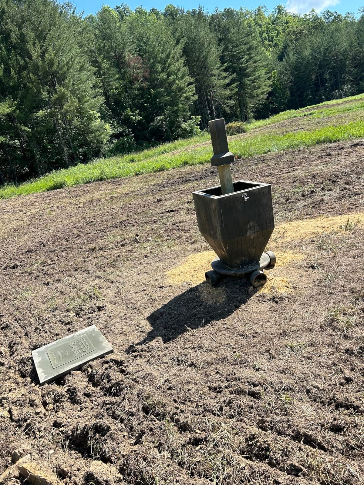 Banks Outdoors Gravity Fed Post Mounted Weatherproof Feed Bank Deer and Game Hunting Feeder with 150 Pound Capacity, Green customer photo 1