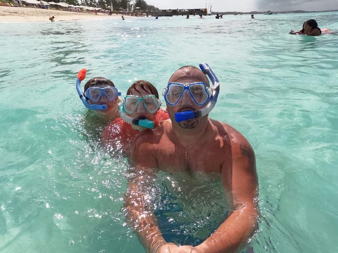 Greatever Snorkeling Gear for Adults Kids, Dry Snorkel Mask Set Anti-Fog | Panoramic Wide View Leak-proof, Swim Diving Mask with Dry Top Valve & Travel Mesh Bag, Comfortable Breathing customer photo 2