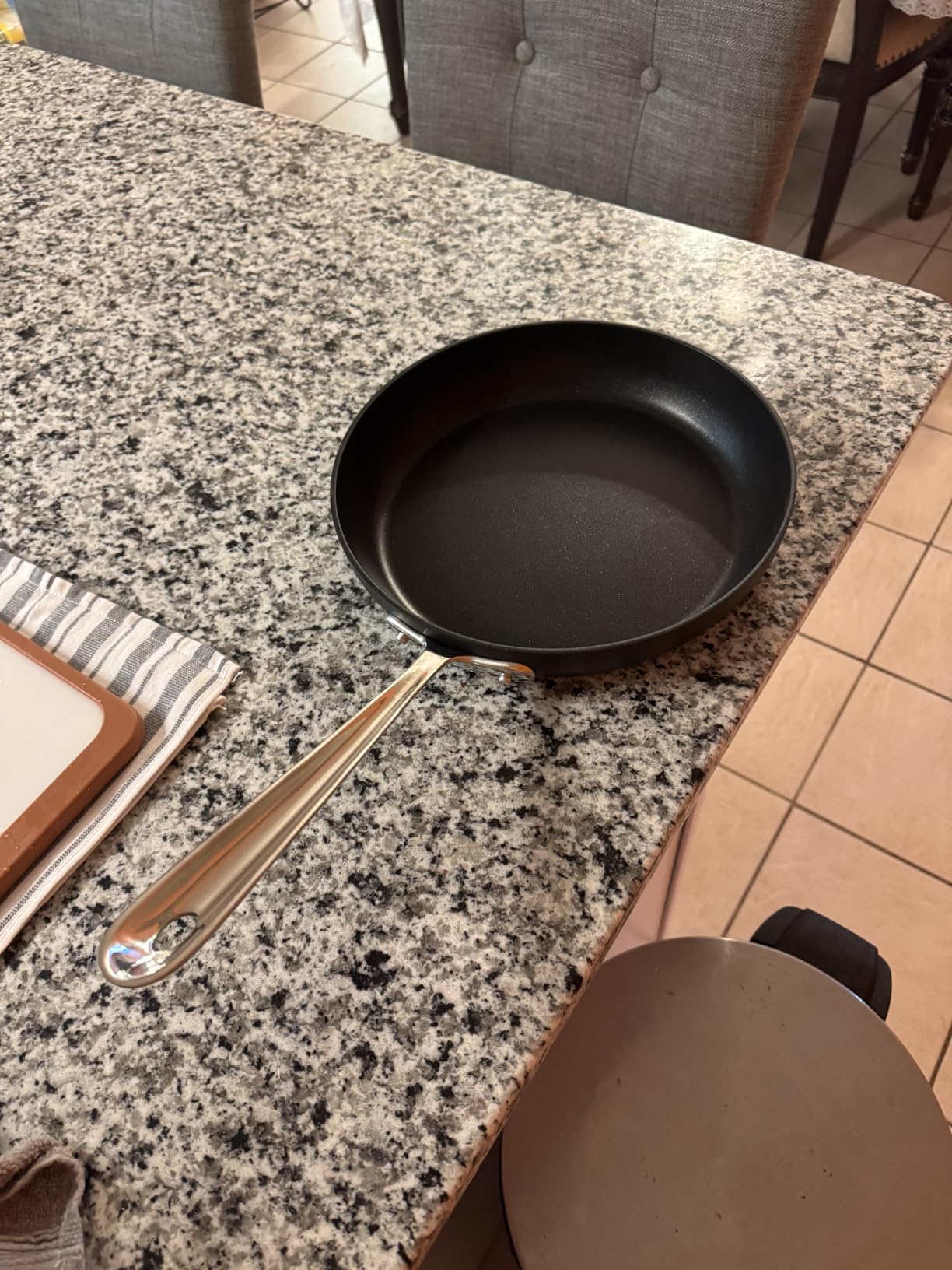 All-Clad HA1 Hard Anodized Nonstick (8-Piece) Pots and Pans Set Non Stick Cookware Sets, Oven Broiler Safe 500F, Black customer photo 2