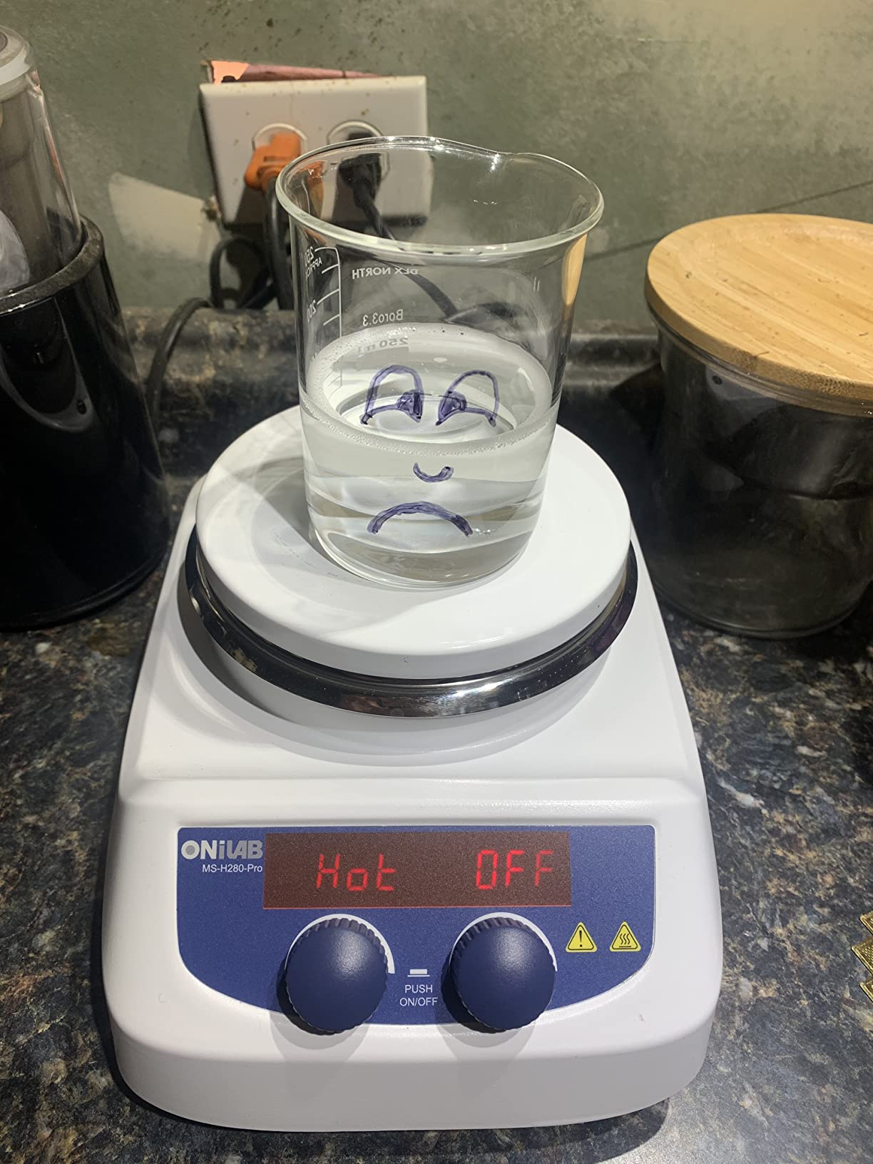 ONiLAB 5 inch LED Digital Hotplate Magnetic Stirrer Hot Plate with Ceramic Coated Lab Hotplate, 280℃ Stir Plate, Magnetic Mixer 3,000mL Stirring Capacity, 200-1500rpm, Stirring Bar Included customer photo 1