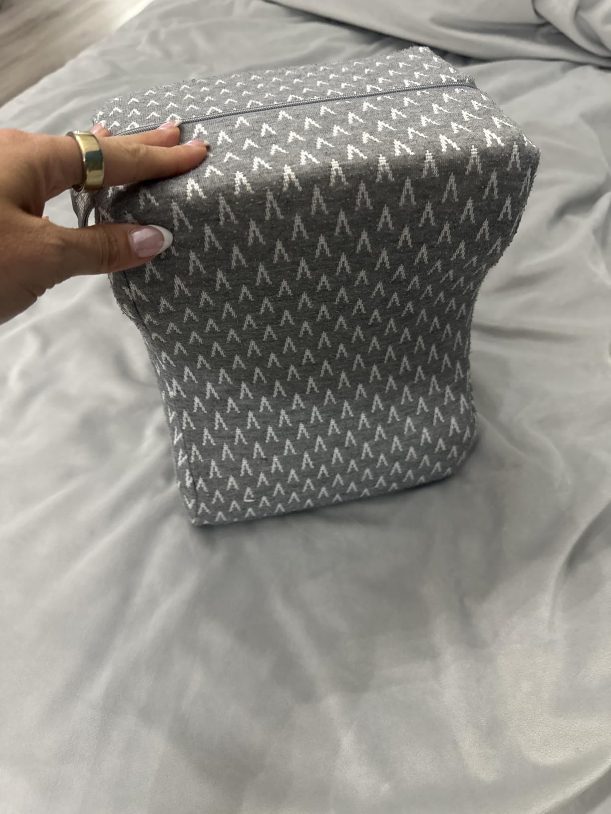 5 STARS UNITED Knee Pillow for Side Sleepers - Hip Pain Relief, Memory Foam Leg Cushion for Side Sleeping - Between Legs Pillow for Sciatica & Lower Back Pain customer photo 2