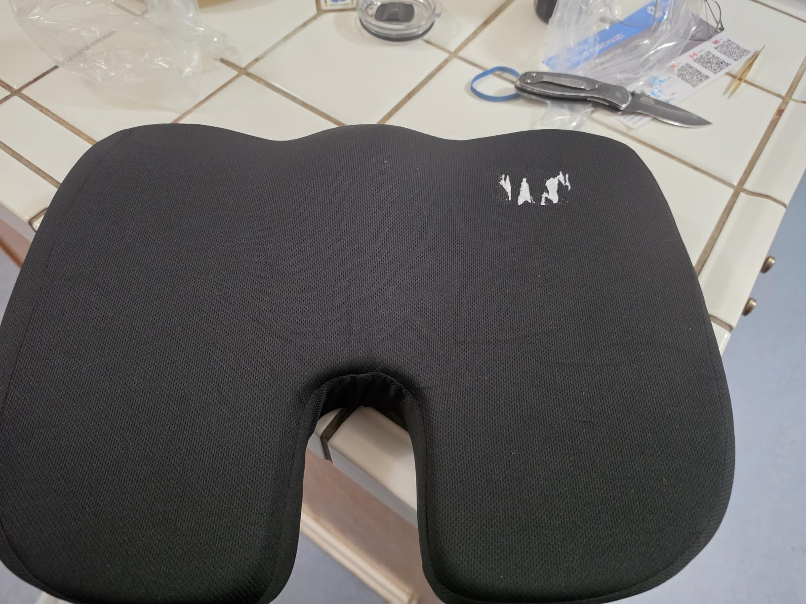 5 STARS UNITED Seat Cushion - Memory Foam Chair Cushion for Tailbone Pain Relief - Ergonomic Support for Coccyx, Sciatica & Butt - Office, Desk & Gaming Chair, Car Seat, Wheelchair, Airplane, Black customer photo 1
