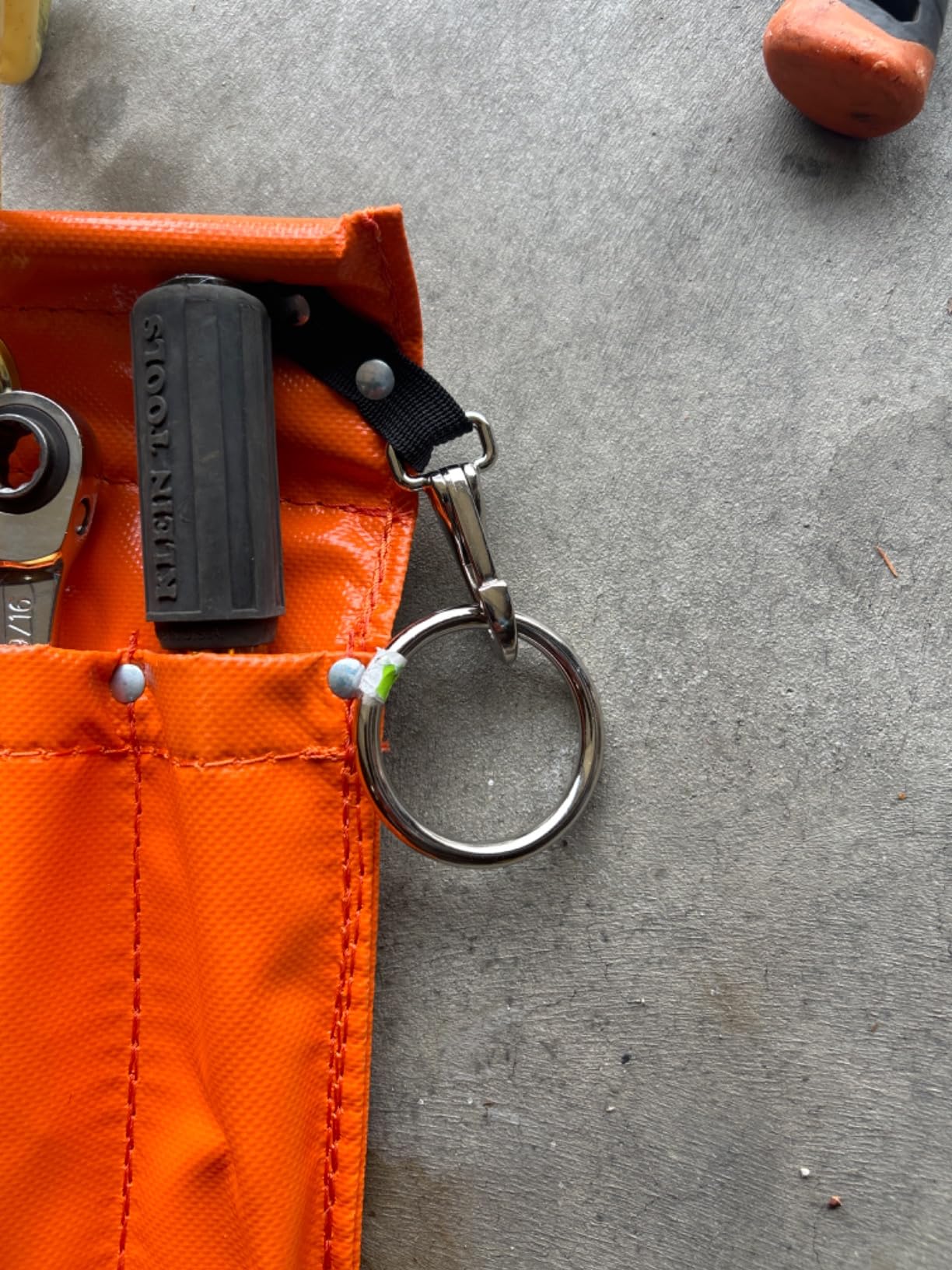 KLEIN TOOLS 51828 Tool Apron, Made in USA, 18-Inch Aerial Apron with 8 Pockets and Tool Pouches, Loops and Hooks in Hi-Viz Orange customer photo 2