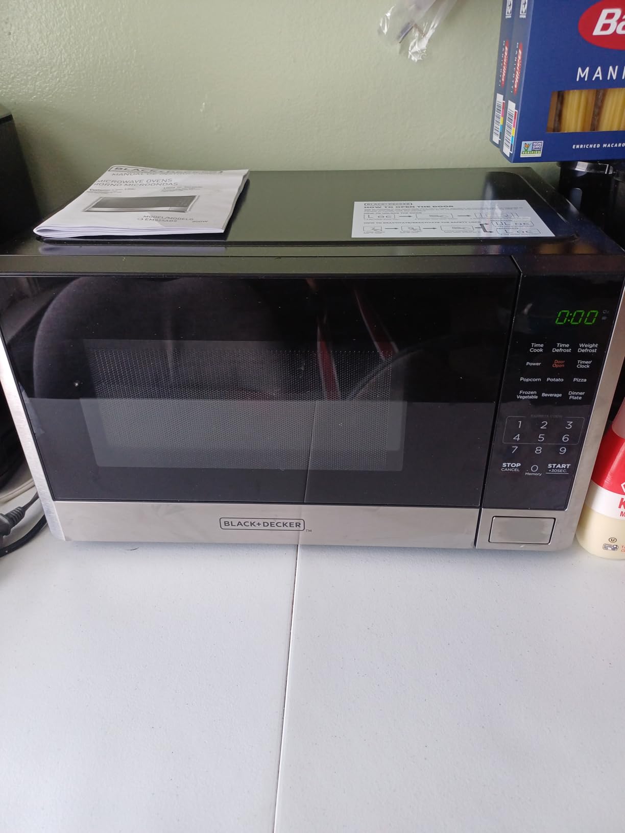 BLACK+DECKER Countertop Microwave Oven, 0.9 Cu.Ft, 900W, Stainless Steel | 10 Power Levels, Push-Button Door, Child Safety Lock, Countertop, 6 Auto Cook Presets customer photo 1