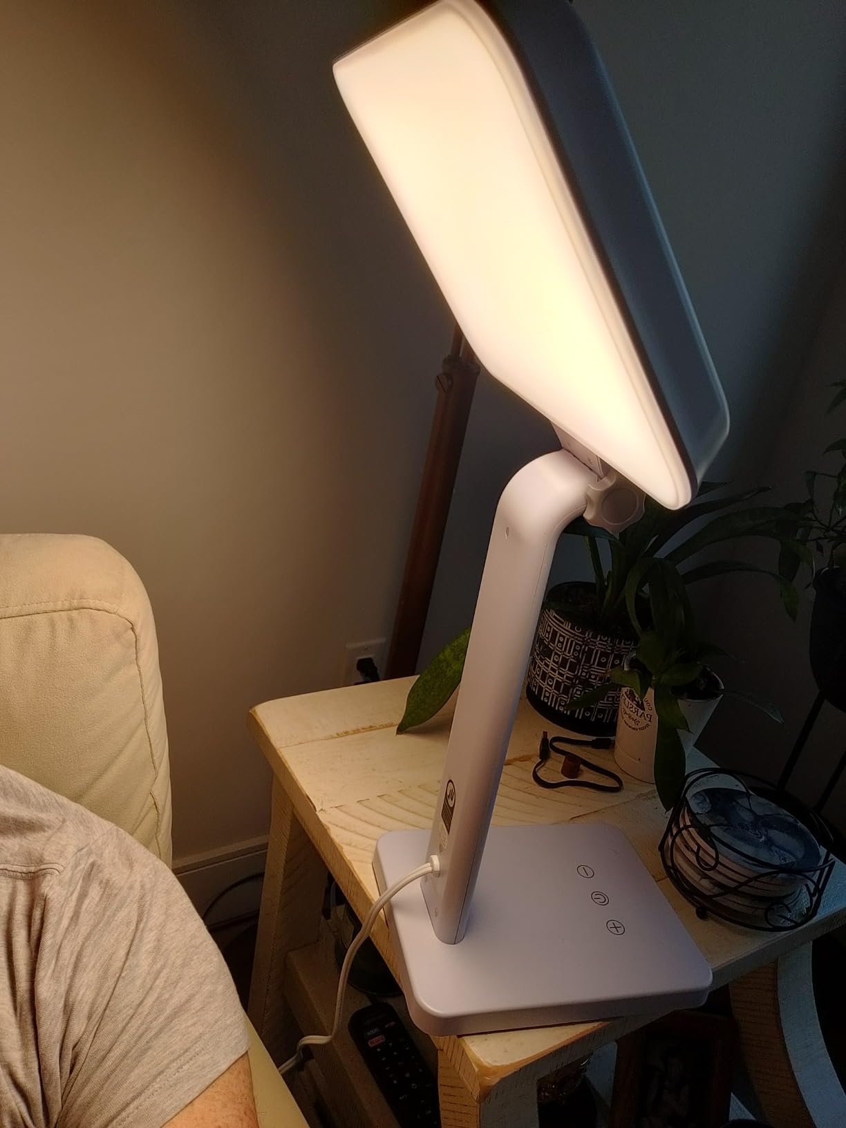 Theralite Aura Bright 10000 Lux Therapy Lamp, Sun Lamp for Light Box Therapy to Fight Low Energy with Adjustable Brightness 4 Light Settings for Sunlight Deprivation for Home and Office Use, White customer photo 1