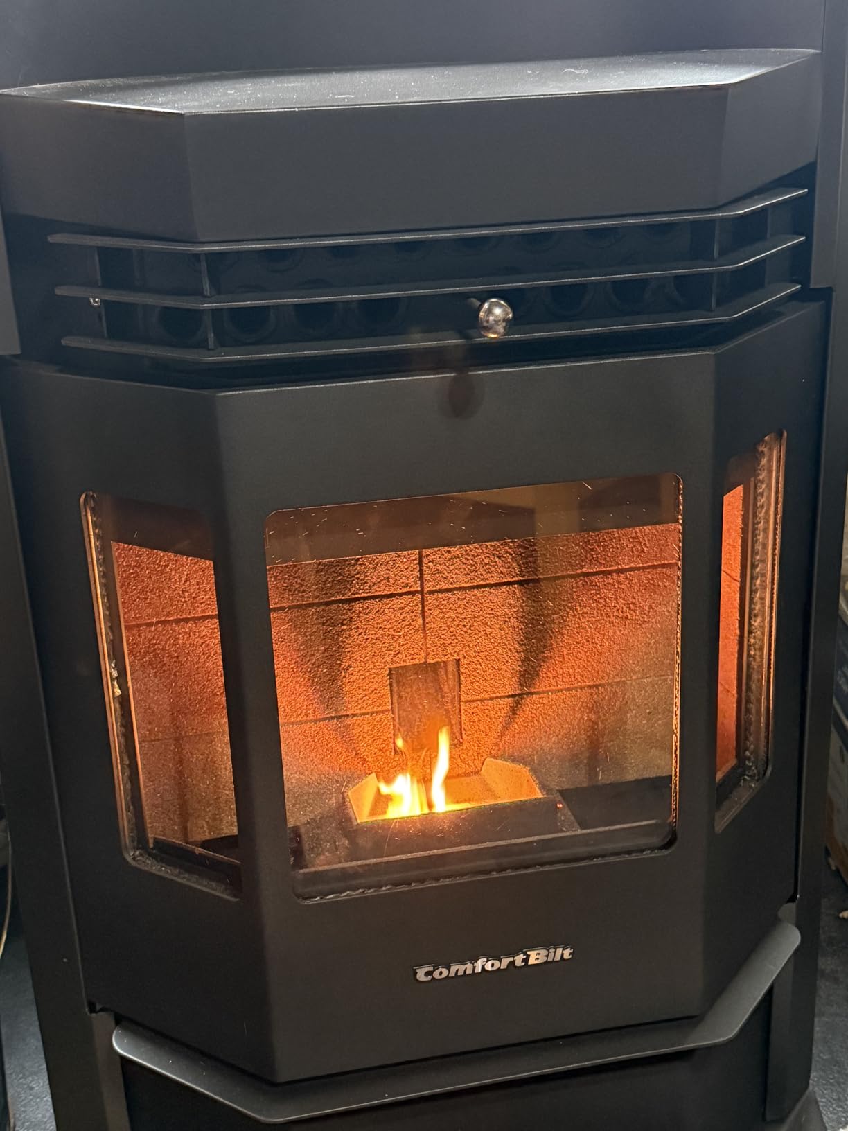 Comfortbilt HP22-N Pellet Stove Black EPA Approved Smart Controller 80 Lb. Hopper customer photo 2