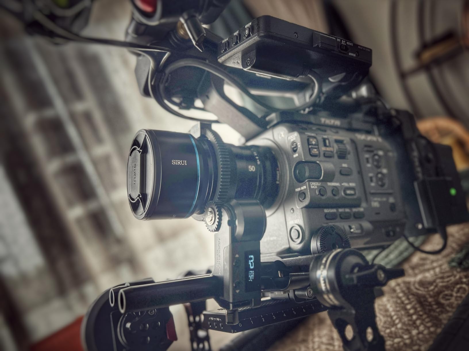 SIRUI 50mm F1.8 1.33X APS-C Anamorphic Lens for E Mount, Blue Flare customer photo 2