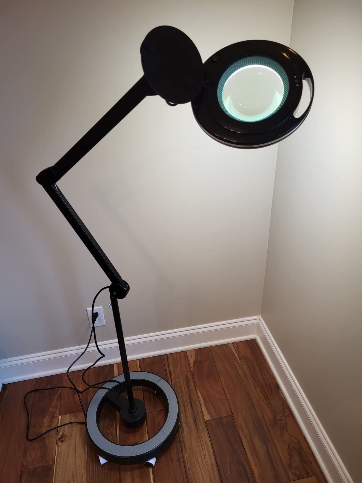 Brightech LightView Pro Magnifying Glass with Light and Stand, Magnifying Floor Lamp with a 6-Wheel Rolling Base for Facials, Lash Estheticians, Dimmable LED Work Light for Sewing, Crafts customer photo 2