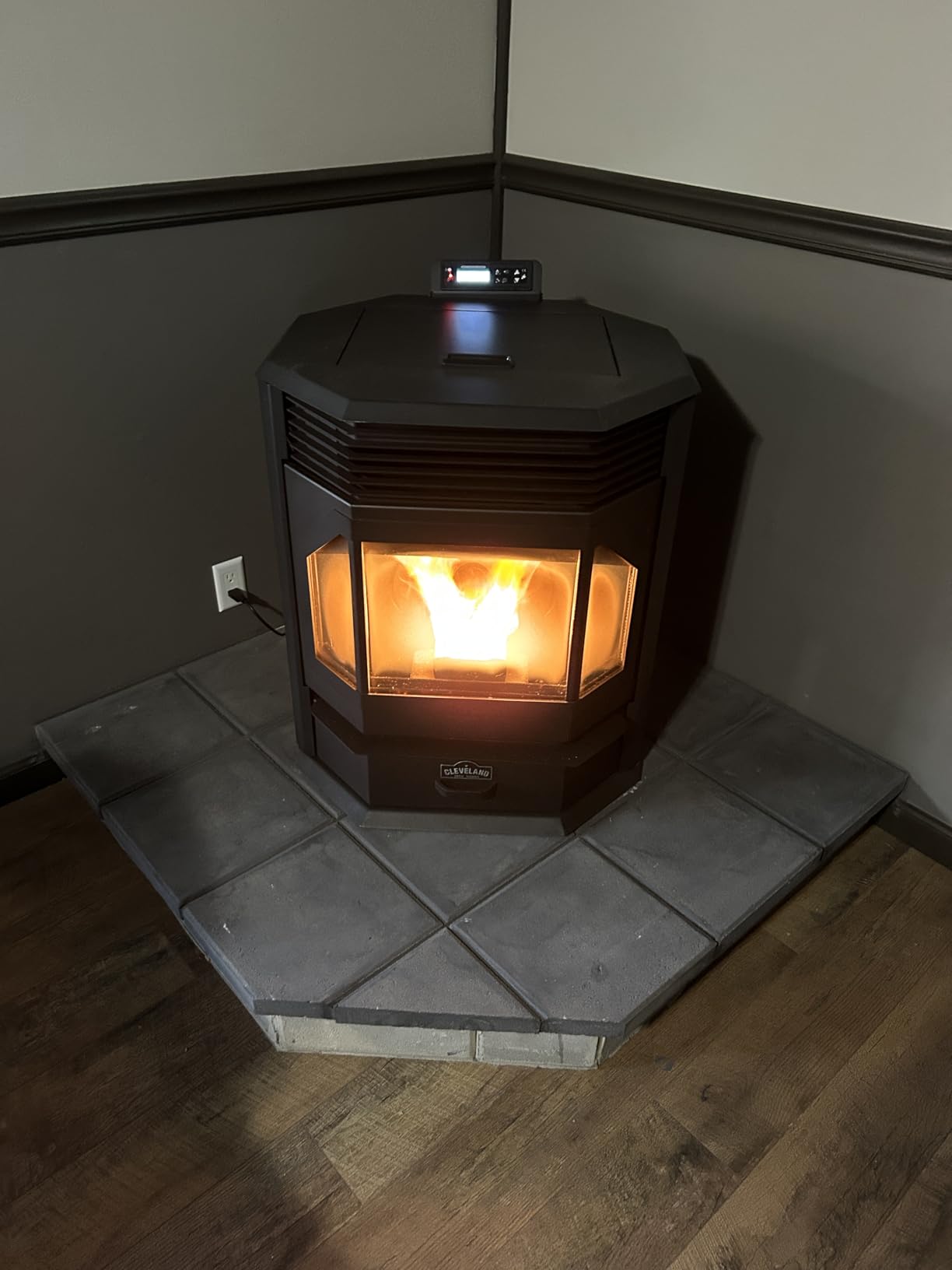 Cleveland Iron Works Bayfront Pellet Stove - 66lb Hopper customer photo 1
