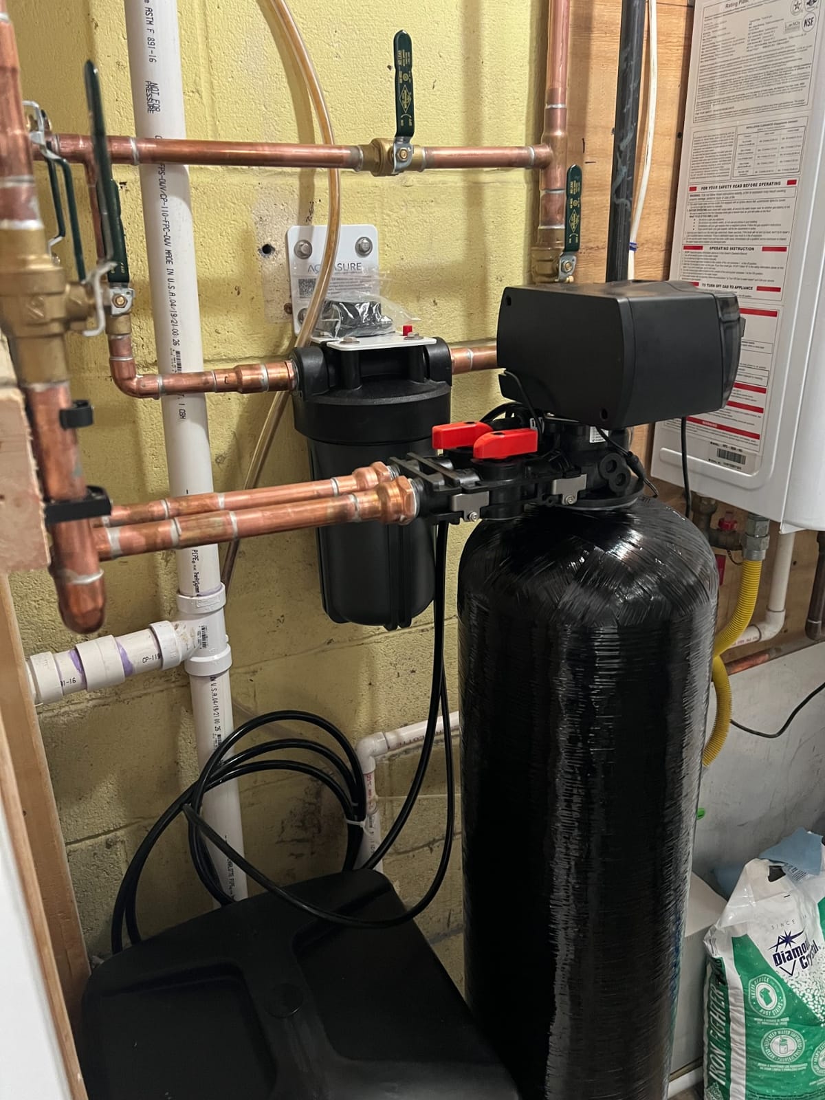 Aquasure 64,000 Grains Whole House Water Filtration Bundle with Digital Metered Control Softener, Pre-Filters, 75 GPD RO Reverse Osmosis System, Eliminates 99% of Contaminants (4-6 bathrooms) customer photo 2