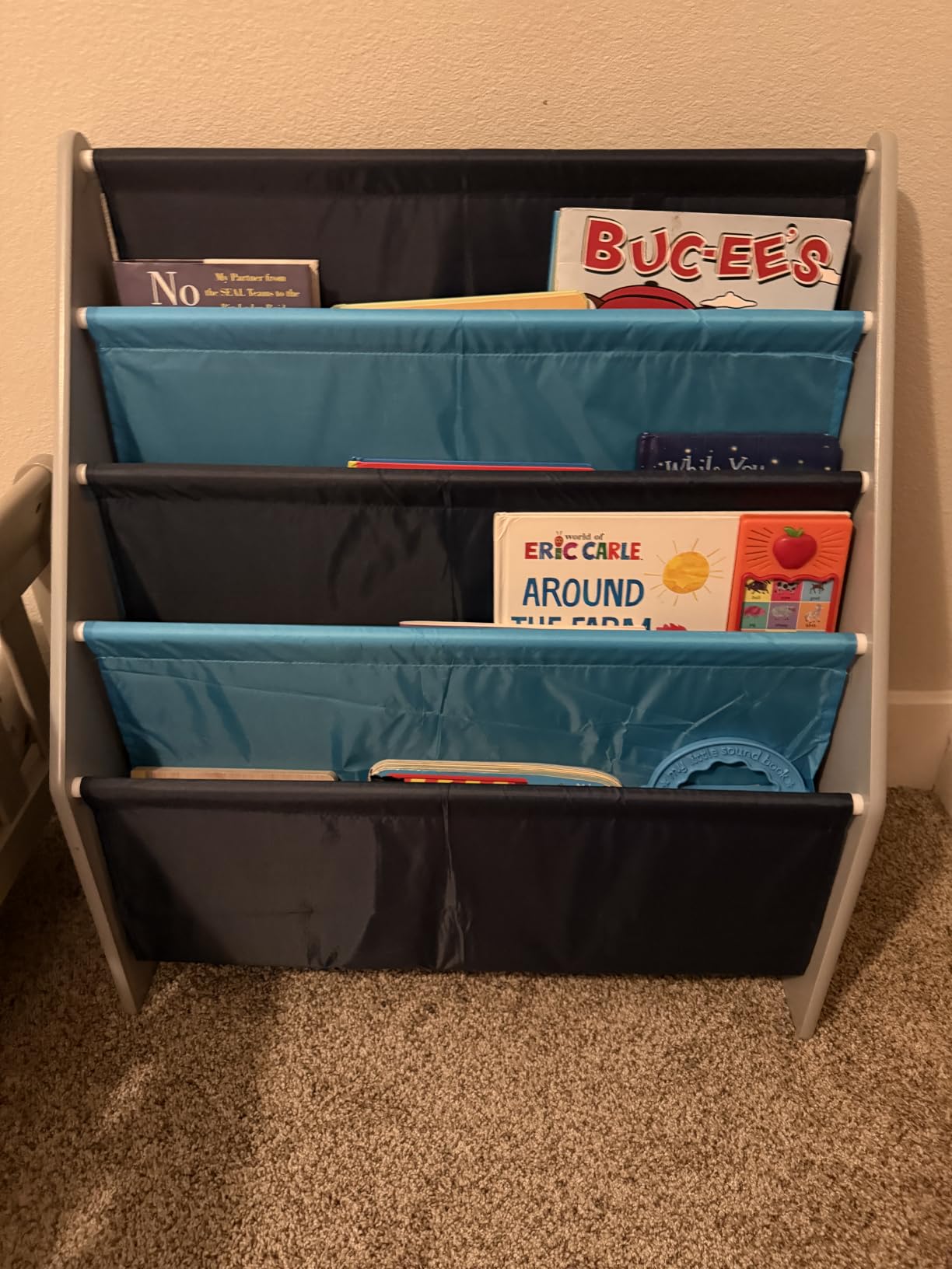 Delta Children Sling Book Rack Bookshelf for Kids - Easy-to-Reach Storage for Books, Magazines or Coloring Books - Ideal for Playrooms & Homeschooling, Grey/Blue customer photo 1