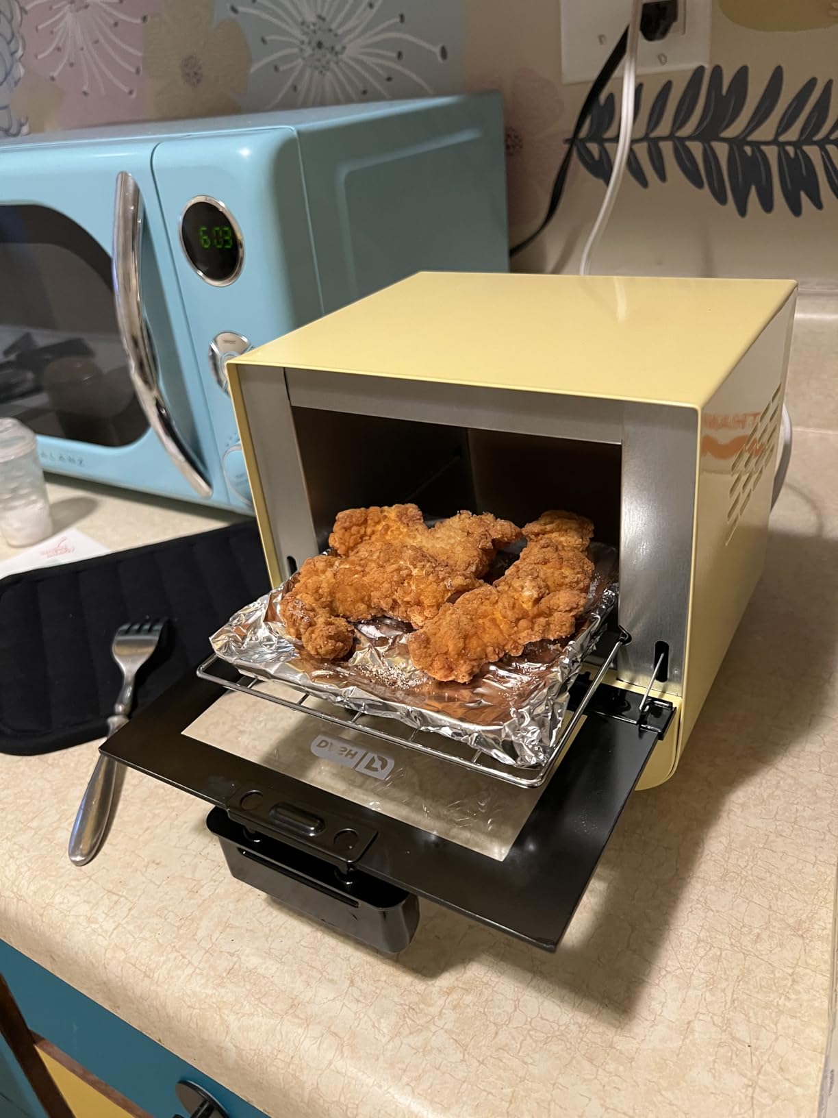 Dash Mini Toaster Oven for Dorms, Apartments, & Small Kitchens customer photo 2